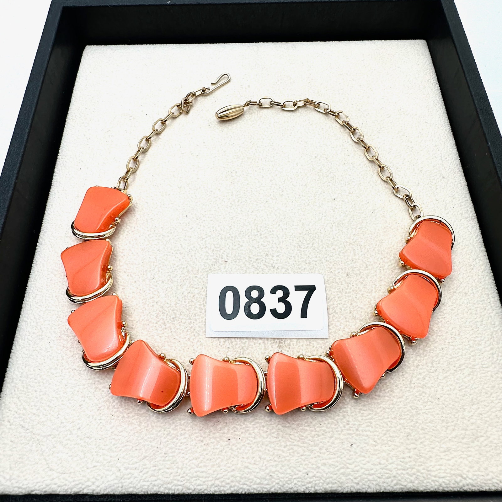 Vintage Retro Orange Thermoset Gold Tone Necklace 16 Inch: Vintage Retro Orange Thermoset Gold Tone Necklace 16 Inch