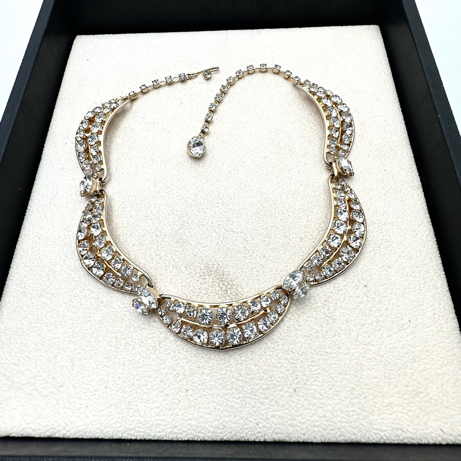 Vintage Kramer of New York Clear Rhinestone Gold Tone Necklace 16 Inch: Vintage Kramer of New York Clear Rhinestone Gold Tone Necklace 16 Inch