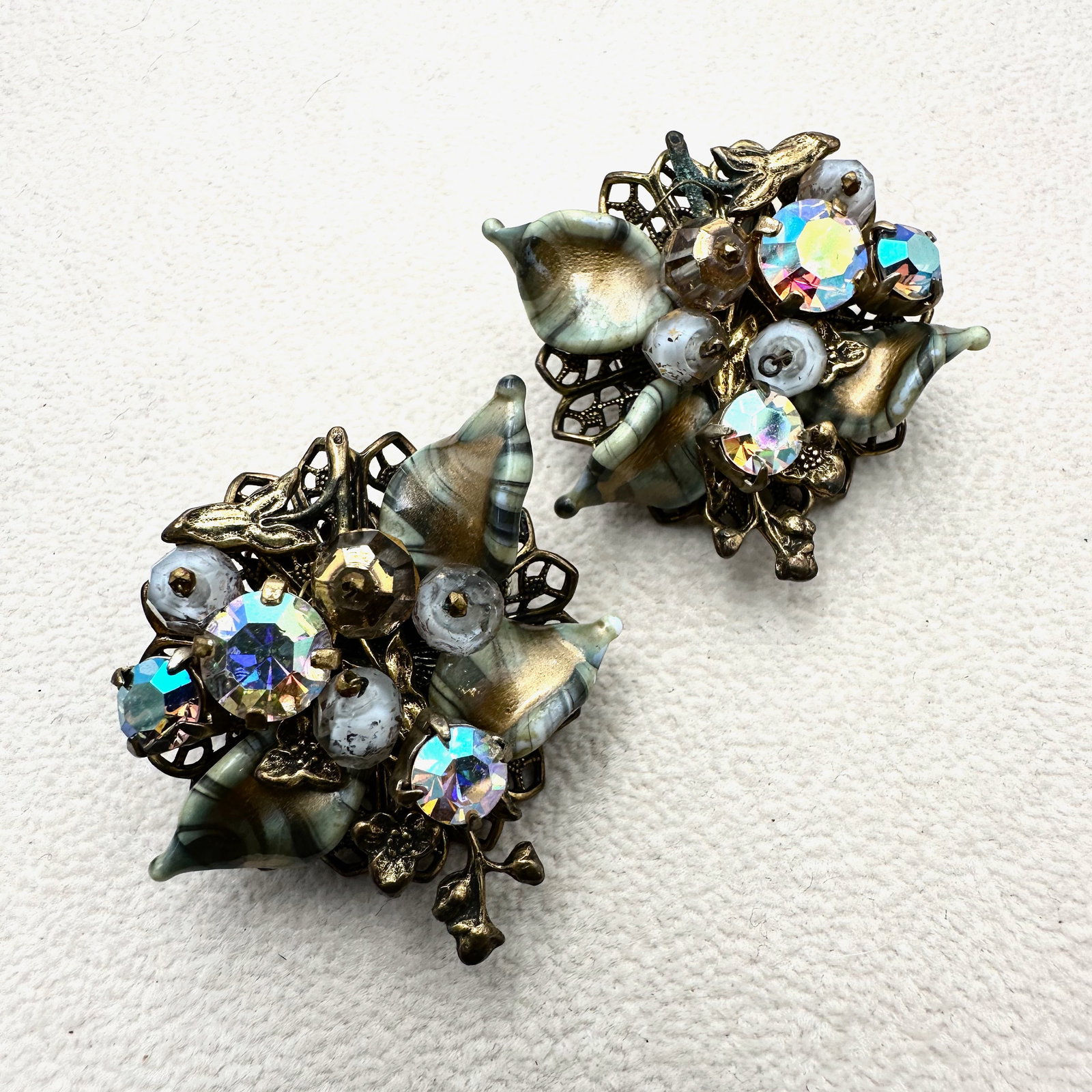 Vintage Demario? Wired Glass Bead Gold Tone Filigree Clip Earrings: Vintage Demario? Wired Glass Bead Gold Tone Filigree Clip Earrings