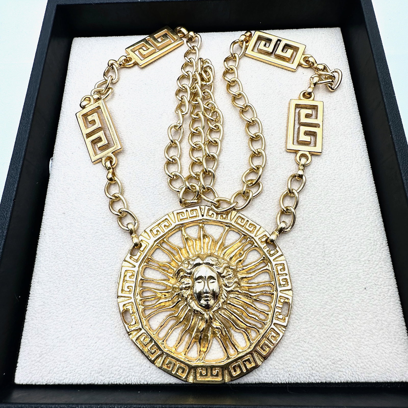 Vintage Bold Gold Tone Statement Necklace 26 Inch Wearable Length: Vintage Bold Gold Tone Statement Necklace 26 Inch Wearable Length