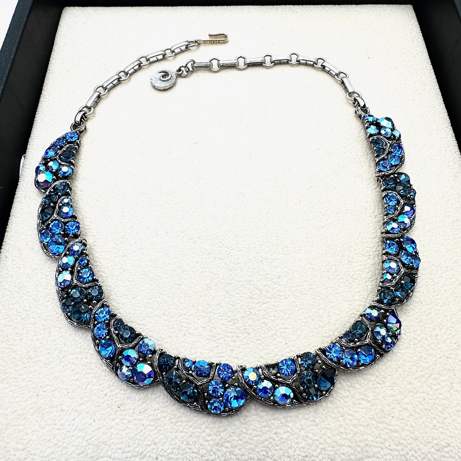Vintage Lisner Blue Glass Rhinestone Silver tone Necklace 16 Inch (1 of 2)