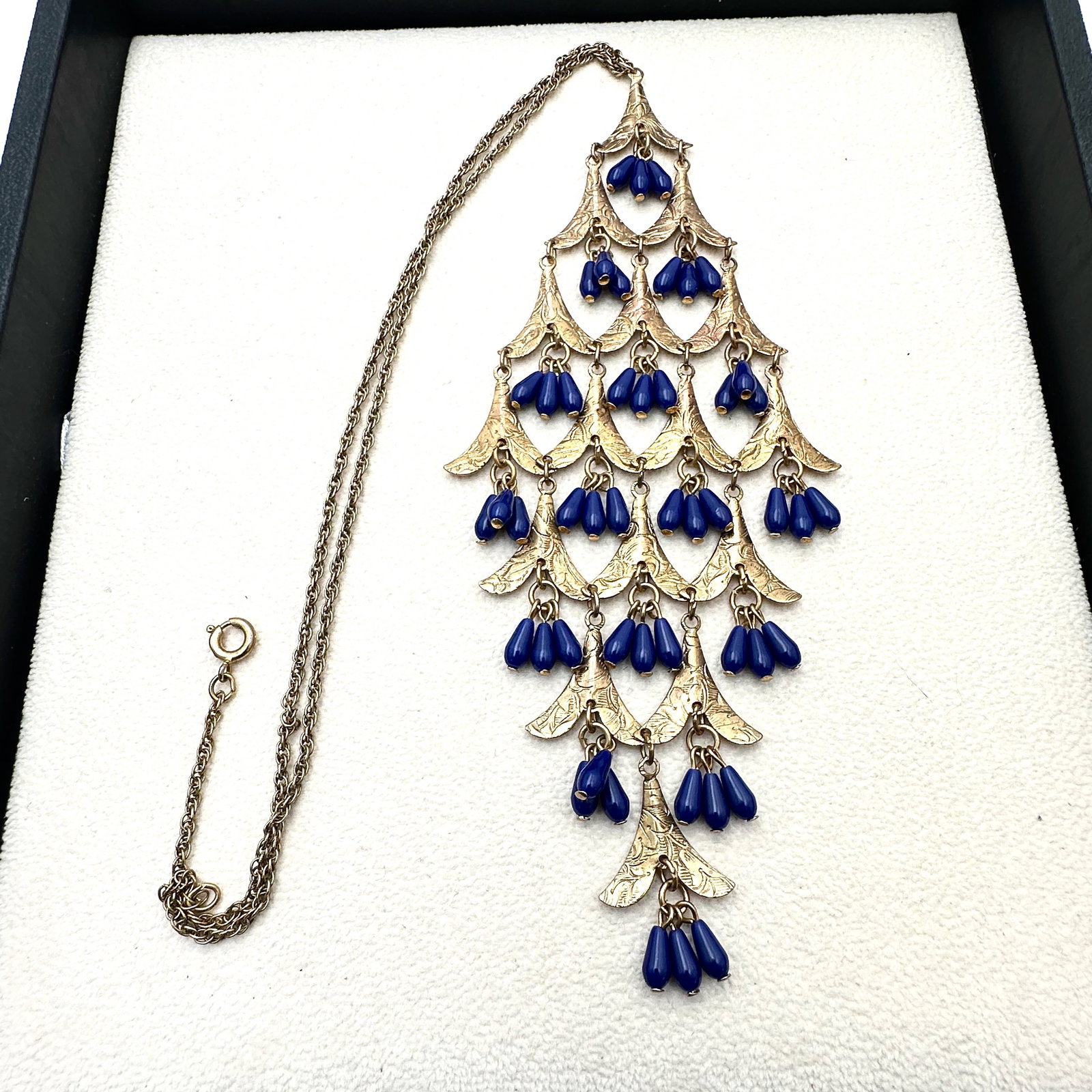 Vintage Blue Art Glass Gold Tone 6 Inch Pendant Necklace 17 Inch Wearable Length: Vintage Blue Art Glass Gold Tone 6 Inch Pendant Necklace 17 Inch Wearable Length