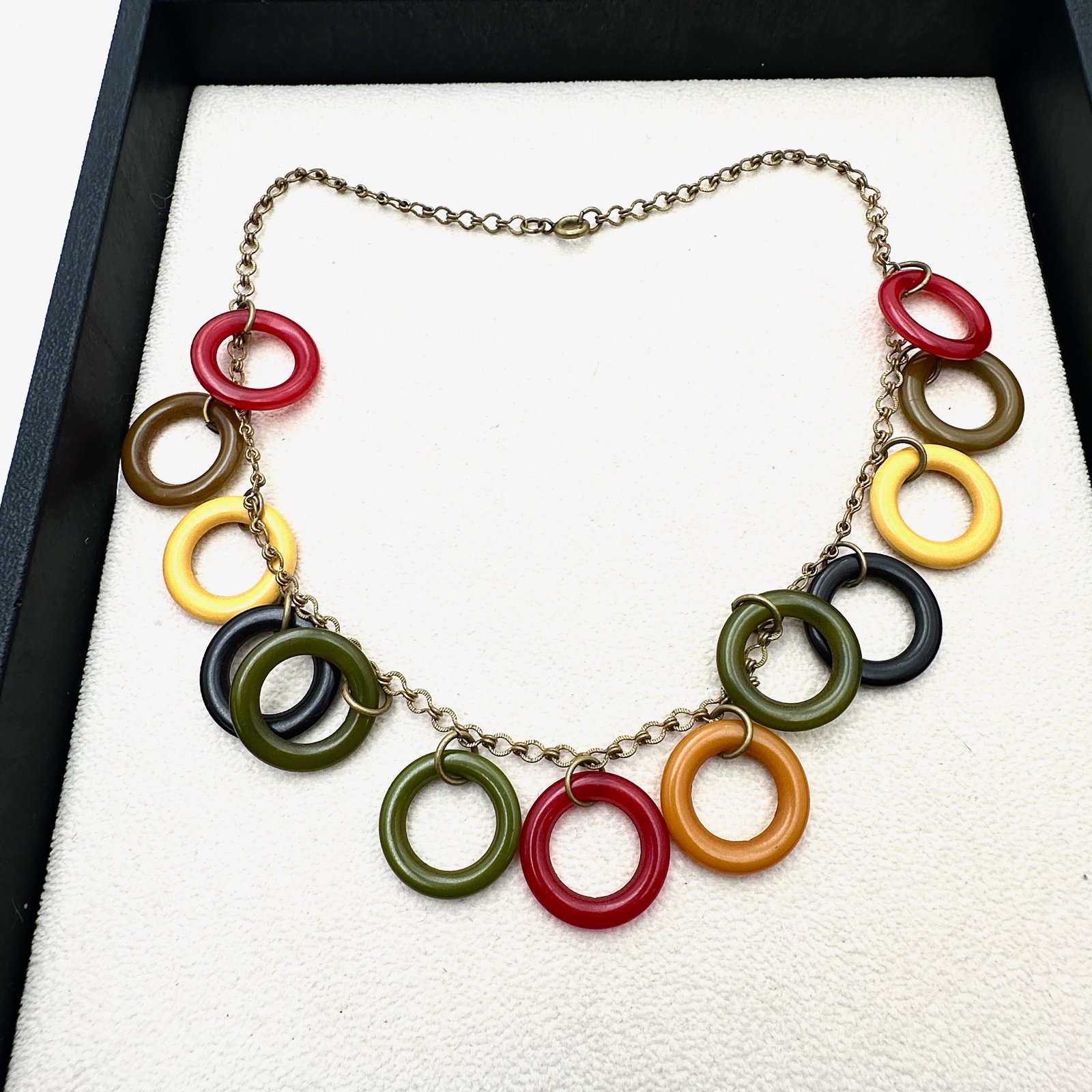 Vintage Bakelite Circles Gold Tone Choker Necklace 16 Inch (1 of 2)