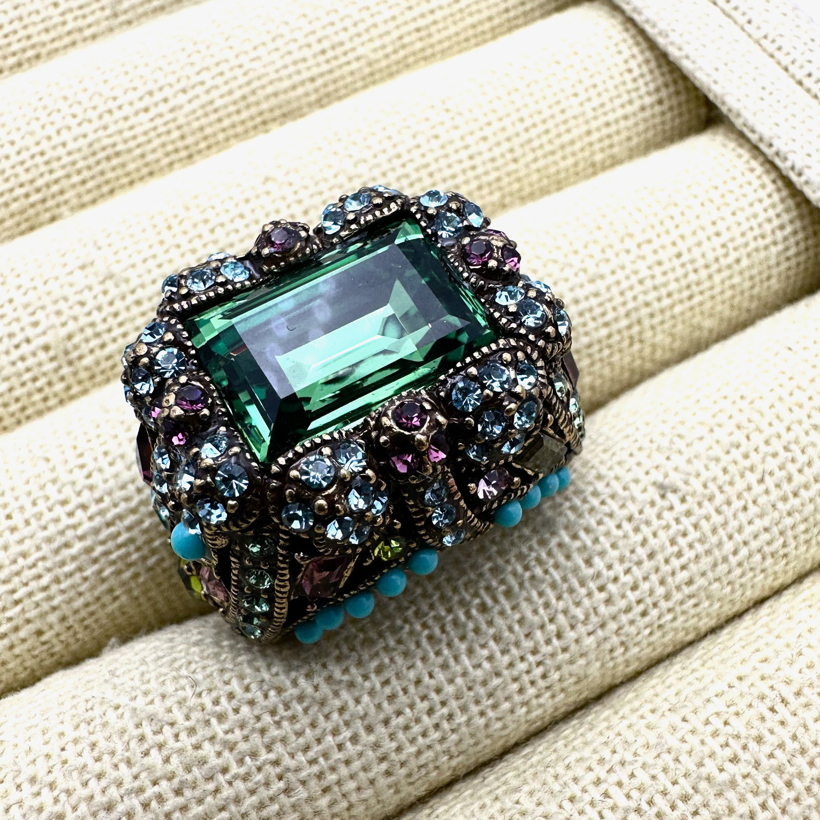 Vintage Heidi Daus Multicolor Crystal Bronze Tone Ring Size 8 (1 of 2)