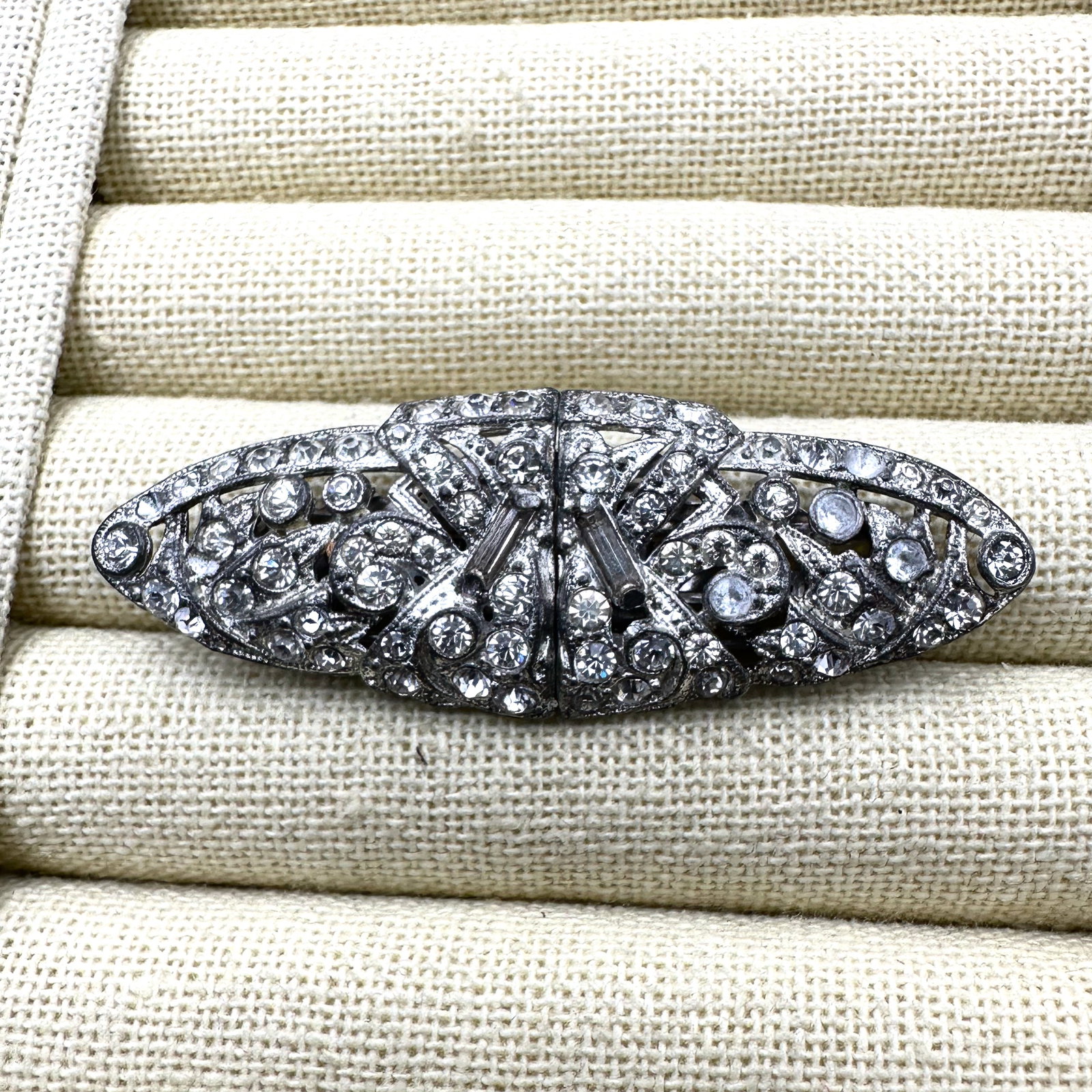 Vintage Unsigned Duette Fur Dress Clips and Pin in One 2.5 Inch Silver Tone: Vintage Unsigned Duette Fur Dress Clips and Pin in One 2.5 Inch Silver Tone