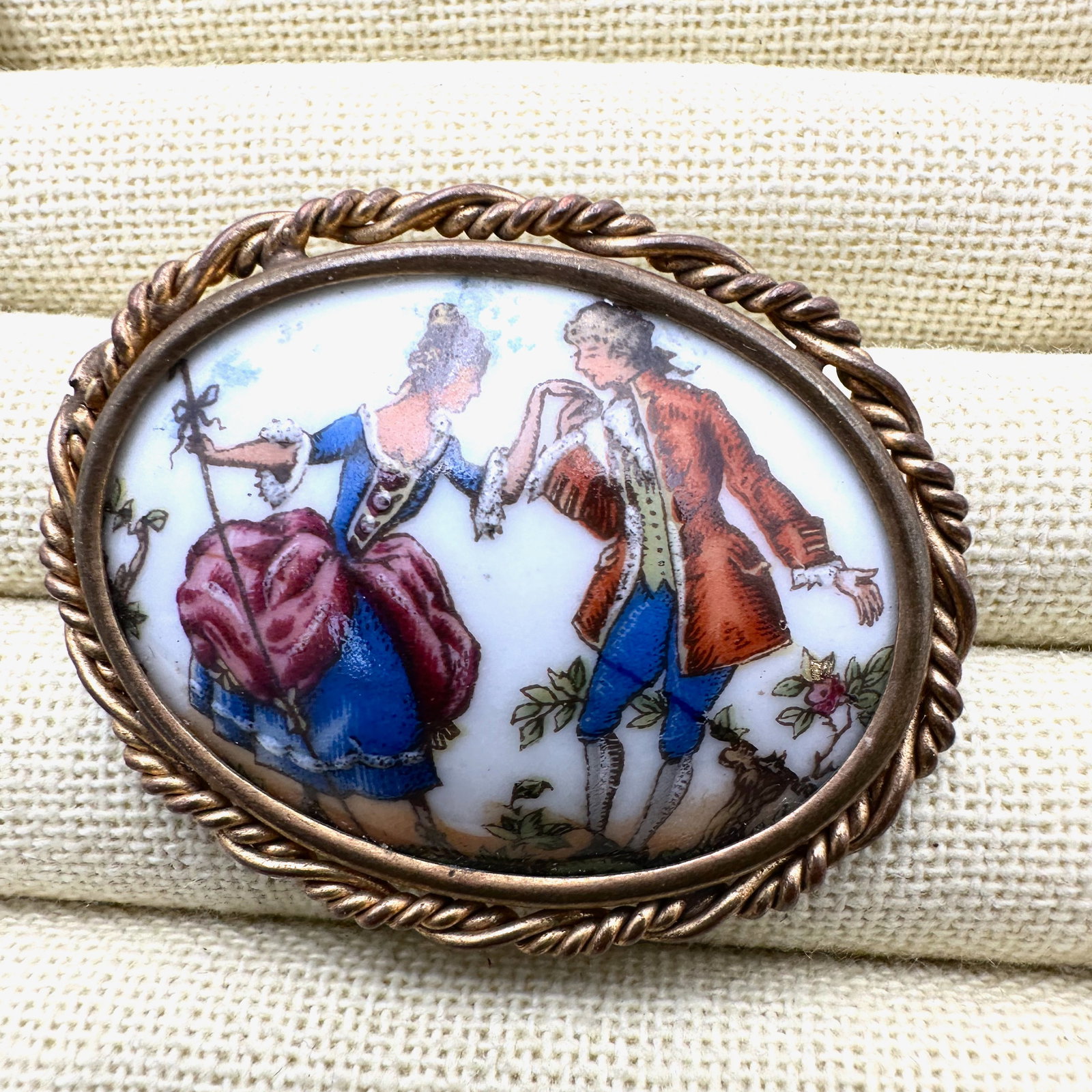 Vintage Limoges France Porcelain Brooch Pin Courting Couple 2 Inch: Vintage Limoges France Porcelain Brooch Pin Courting Couple 2 Inch