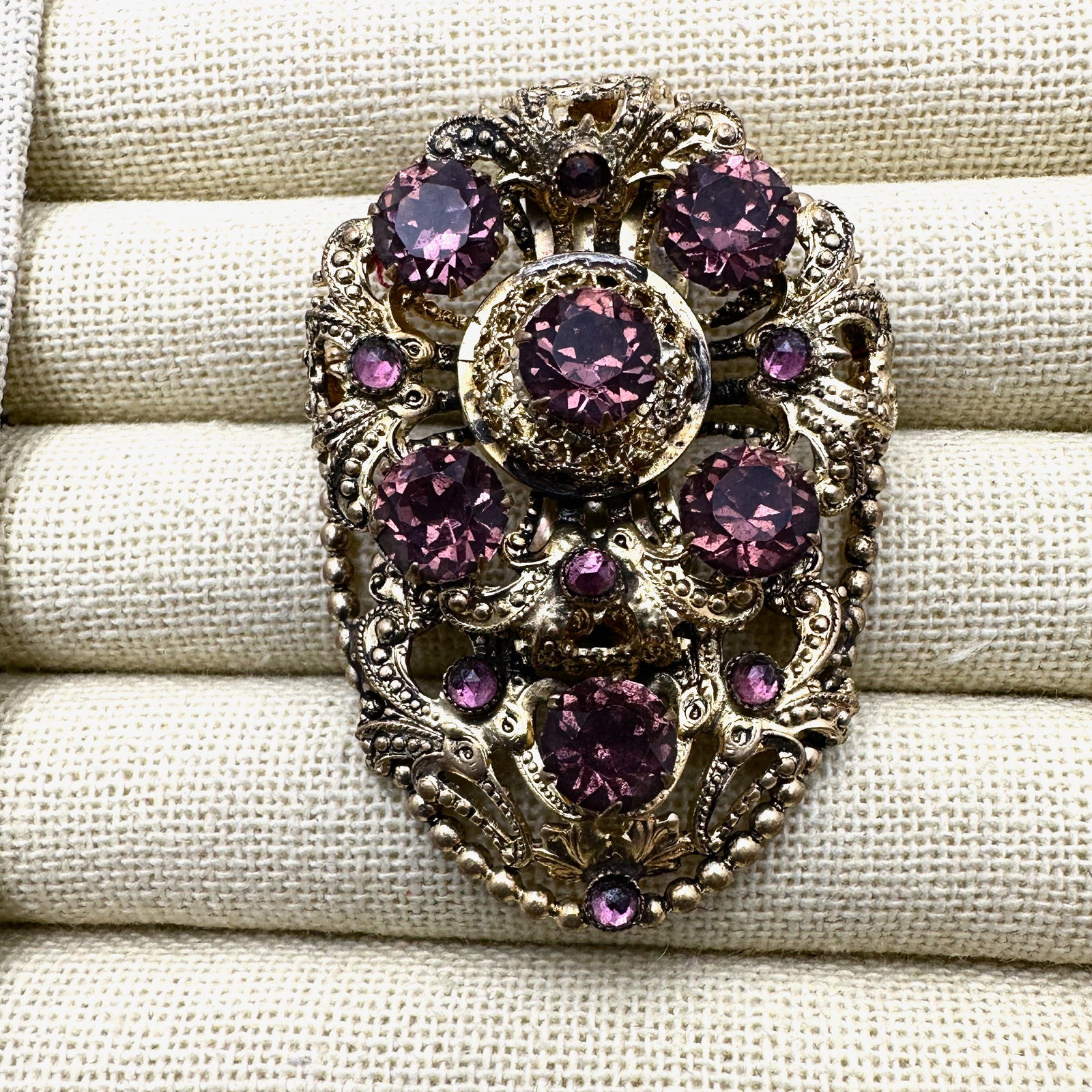 Antique Purple Glass Rhinestone Ornate Gold Tone Filigree Fur Dress Clip 2.5 Inch: Antique Purple Glass Rhinestone Ornate Gold Tone Filigree Fur Dress Clip 2.5 Inch