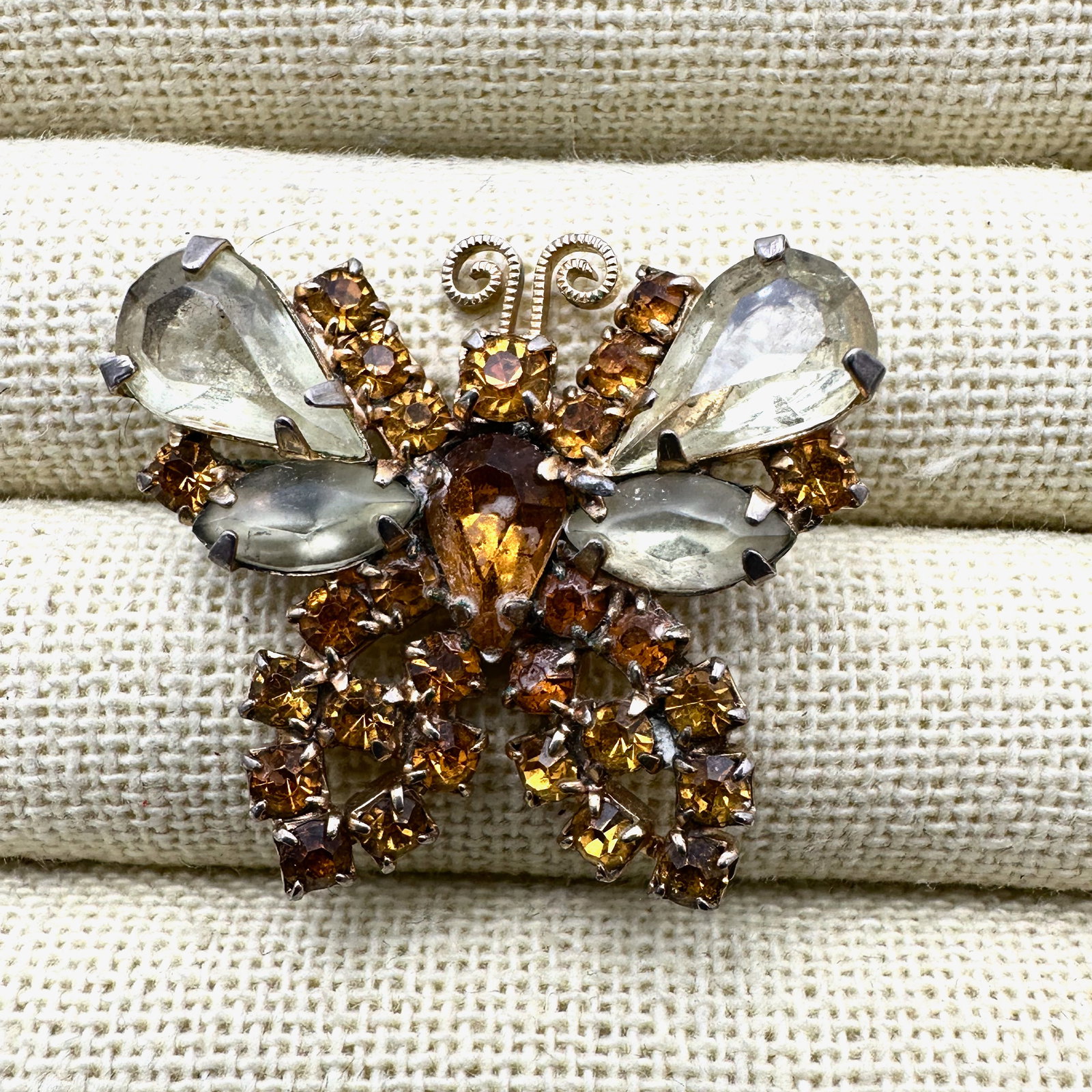 Vintage Weiss Small Orange and Yellow Glass Rhinestone Gold Tone Butterfly Brooch Pin 1.5 Inch: Vintage Weiss Small Orange and Yellow Glass Rhinestone Gold Tone Butterfly Brooch Pin 1.5 Inch