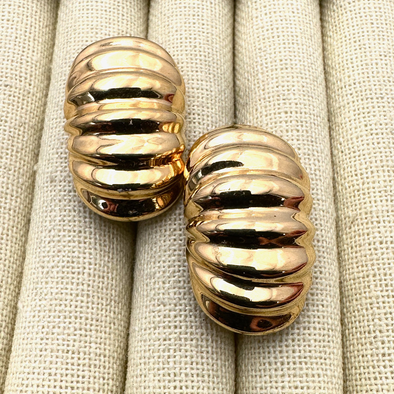 Vintage Givenchy Gold Tone Bold 1.5 Inch Clip Earrings Heavy Quality: Vintage Givenchy Gold Tone Bold 1.5 Inch Clip Earrings Heavy Quality