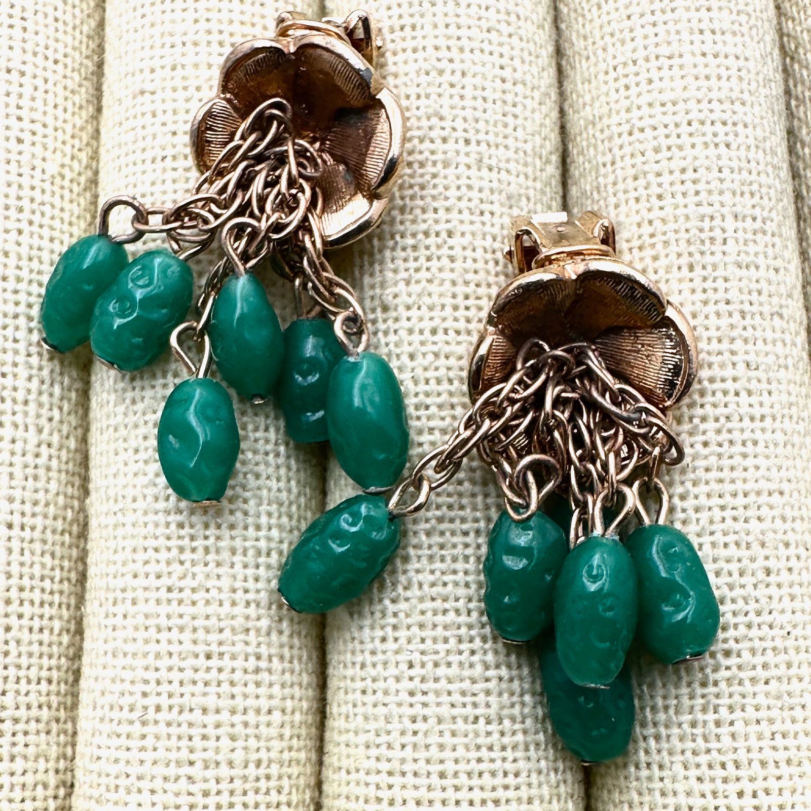 Vintage Kramer Green Peking Glass Gold Tone Clip Earrings (1 of 2)