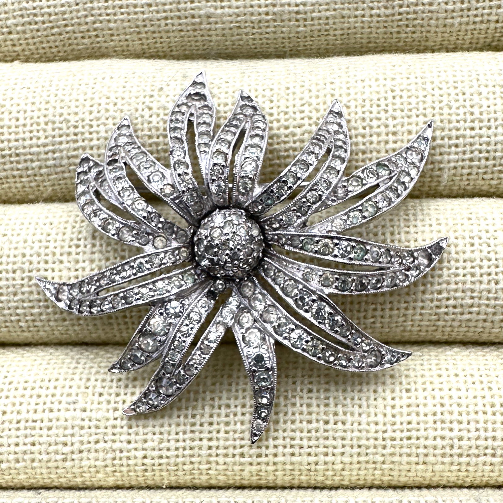 Vintage Joma Clear Glass Rhinestone Rhodium Plated Silver Tone Brooch Pin 2 Inch: Vintage Joma Clear Glass Rhinestone Rhodium Plated Silver Tone Brooch Pin 2 Inch