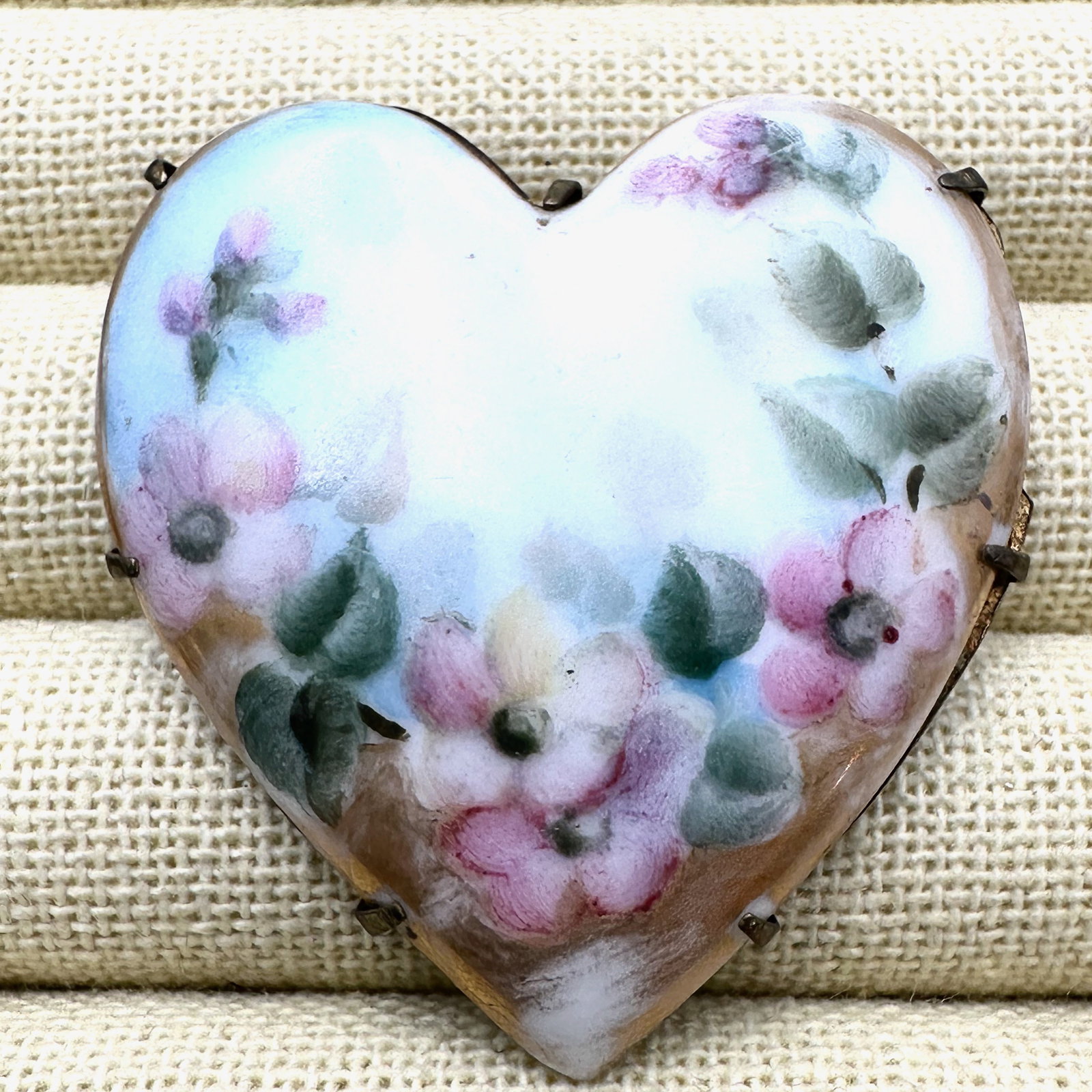 Vintage Hand Painted Porcelain Heart Gold Tone Brooch Pin 2 Inch: Vintage Hand Painted Porcelain Heart Gold Tone Brooch Pin 2 Inch