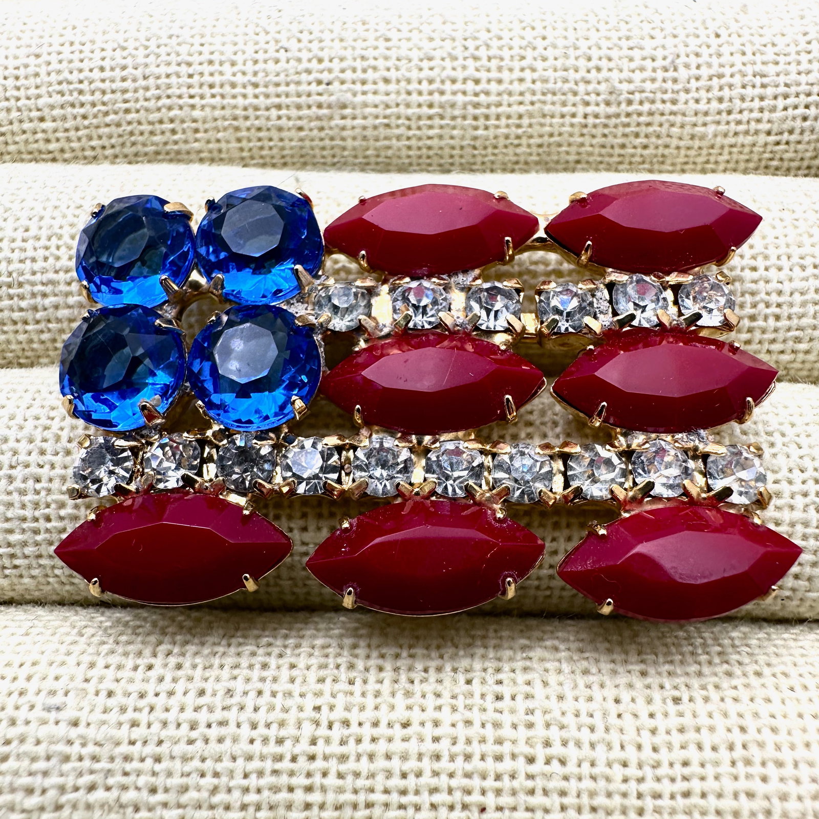 Vintage Red Clear and Blue Glass Rhinestone Gold tone American Flag Brooch Pin 2 Inch: Vintage Red Clear and Blue Glass Rhinestone Gold tone American Flag Brooch Pin 2 Inch