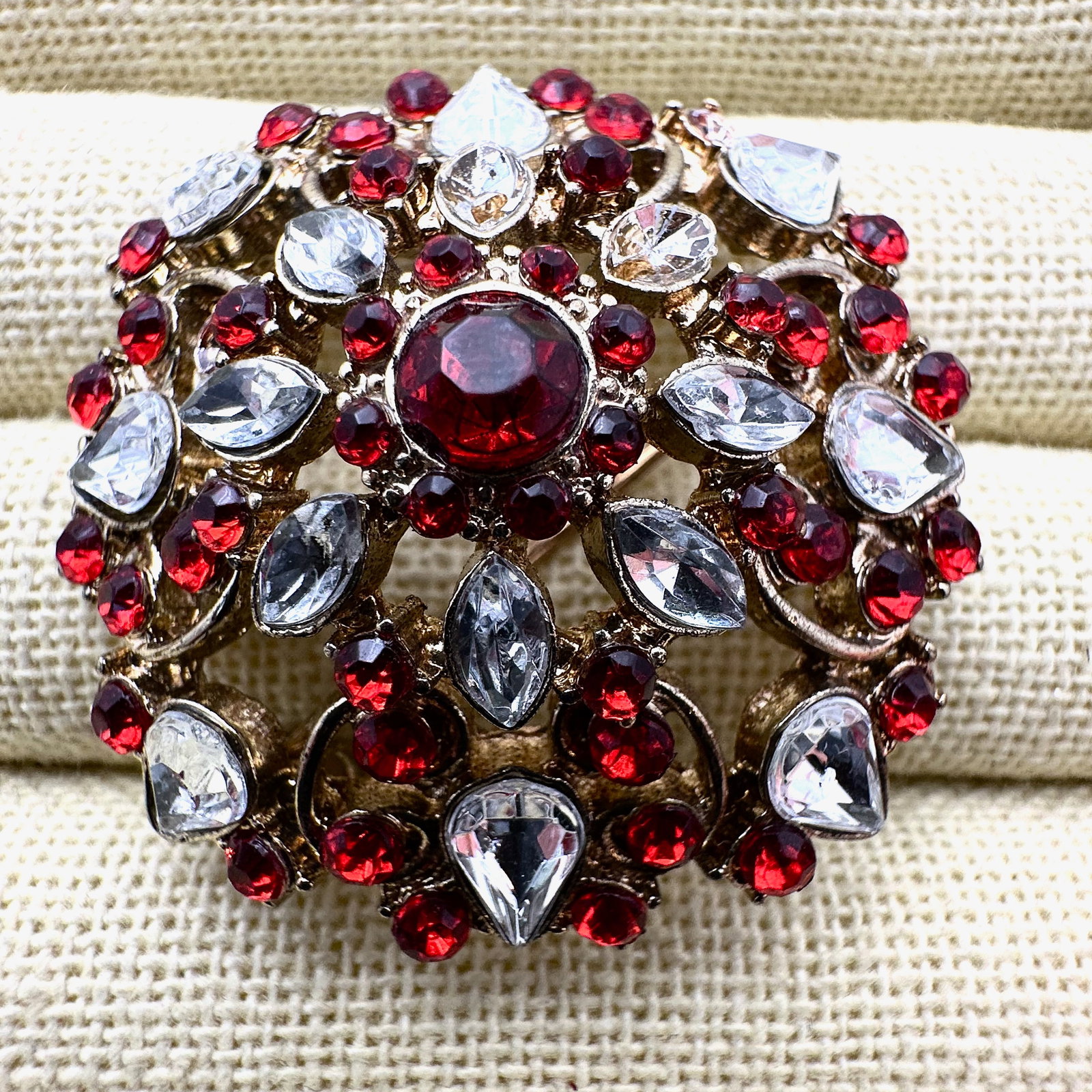 Vintage Red and Clear Glass Rhinestone Gold Tone Brooch Pin: Vintage Red and Clear Glass Rhinestone Gold Tone Brooch Pin