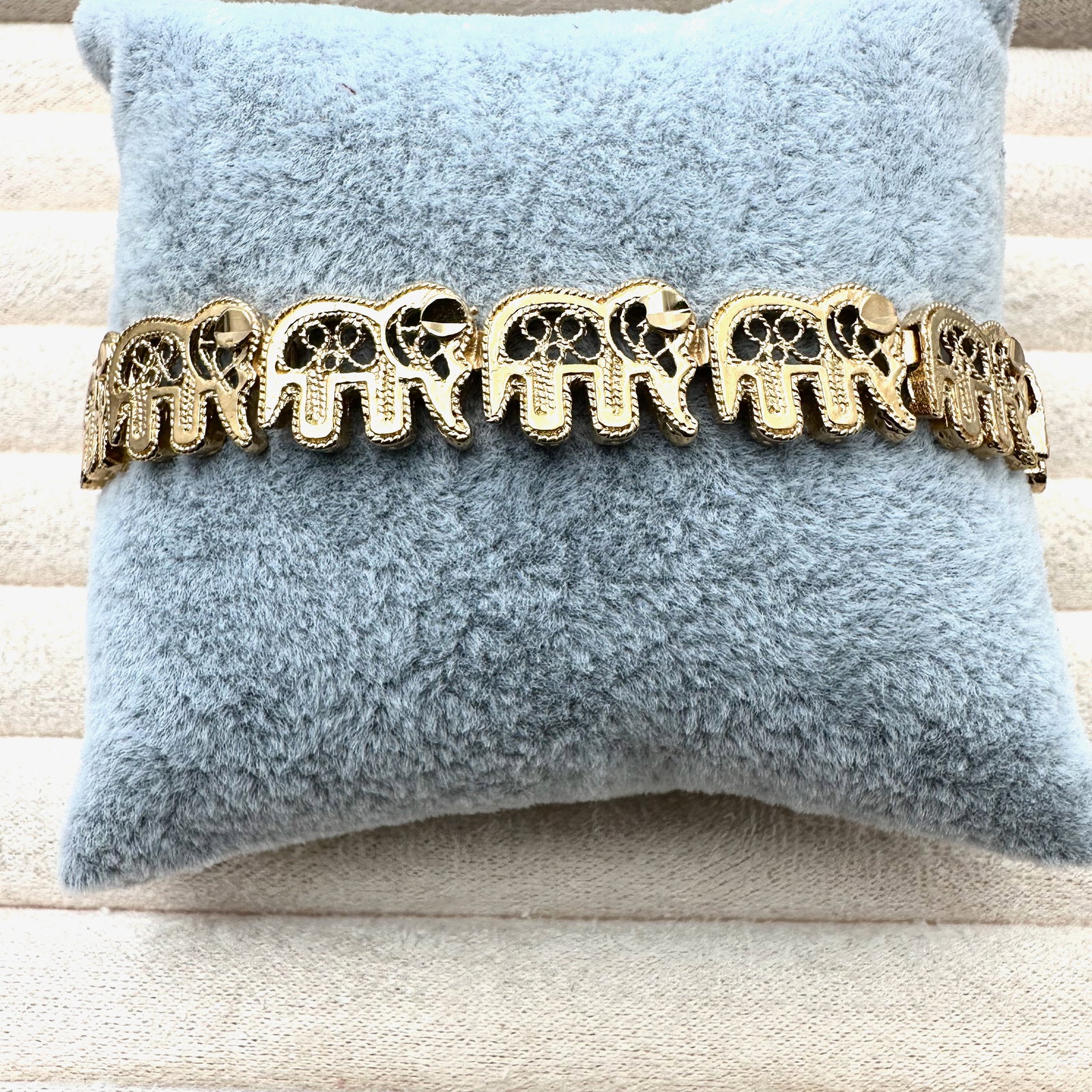 Vintage Gold Plated Elephant Design Bracelet 7 Inch: Vintage Gold Plated Elephant Design Bracelet 7 Inch