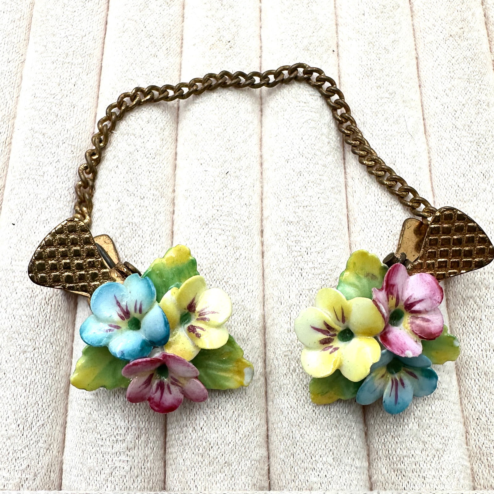 Vintage Porcelain Flowers Gold Tone Sweater Clips (1 of 2)