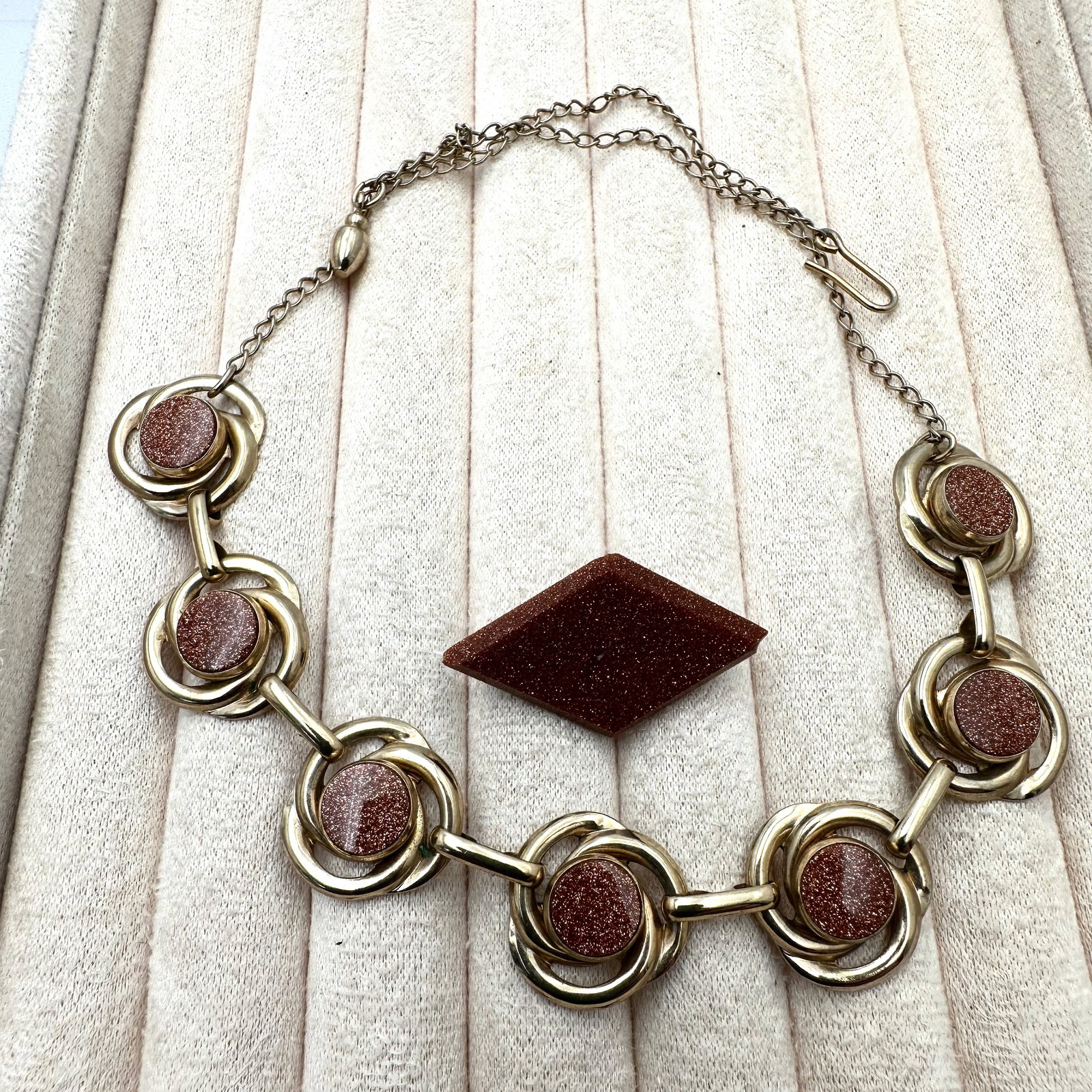 Vintage Goldstone Gold Tone 16 Inch Necklace and Brooch Pin (1 of 2)