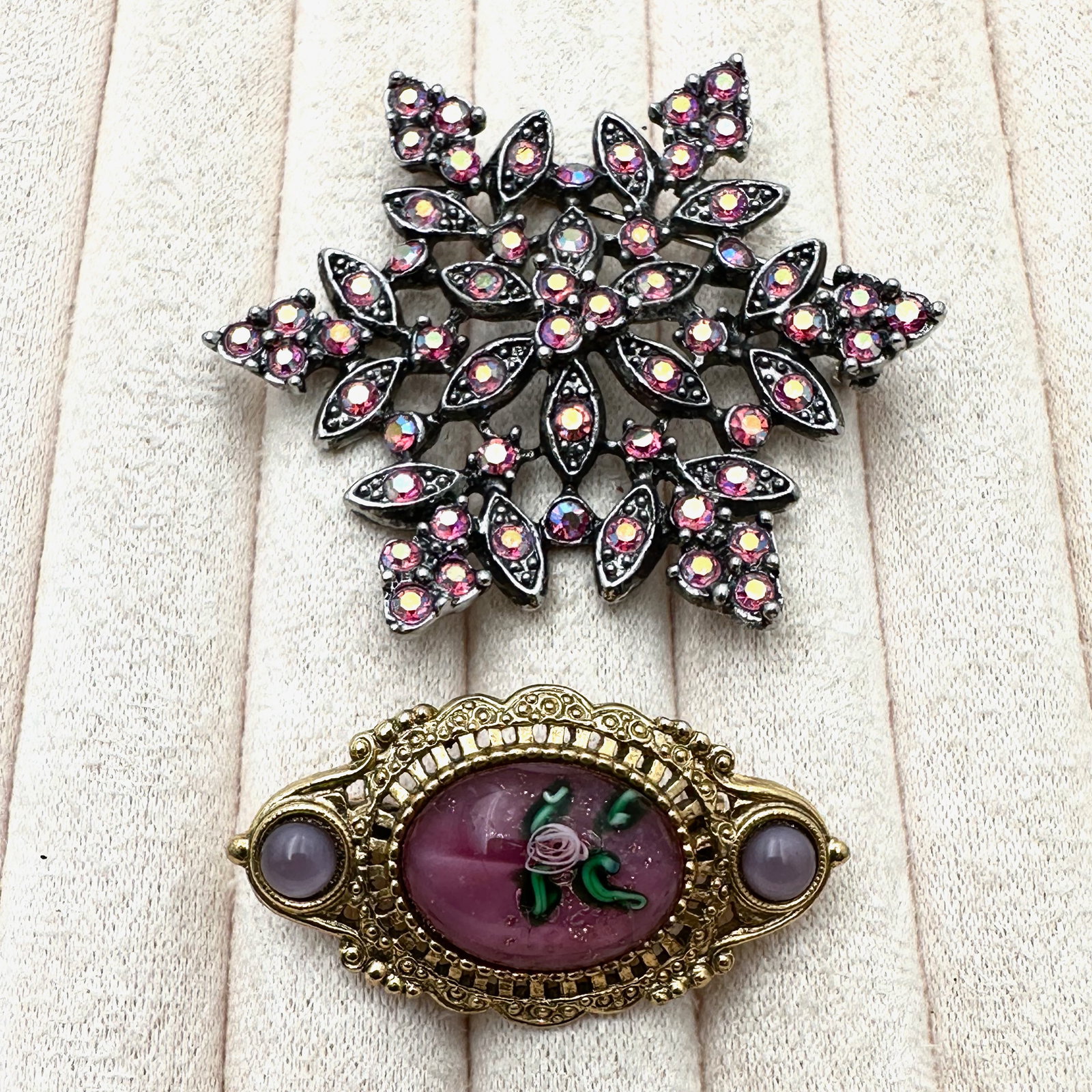 Vintage Lot of Two Pink Rhinestone Brooches Pins (1 of 2)
