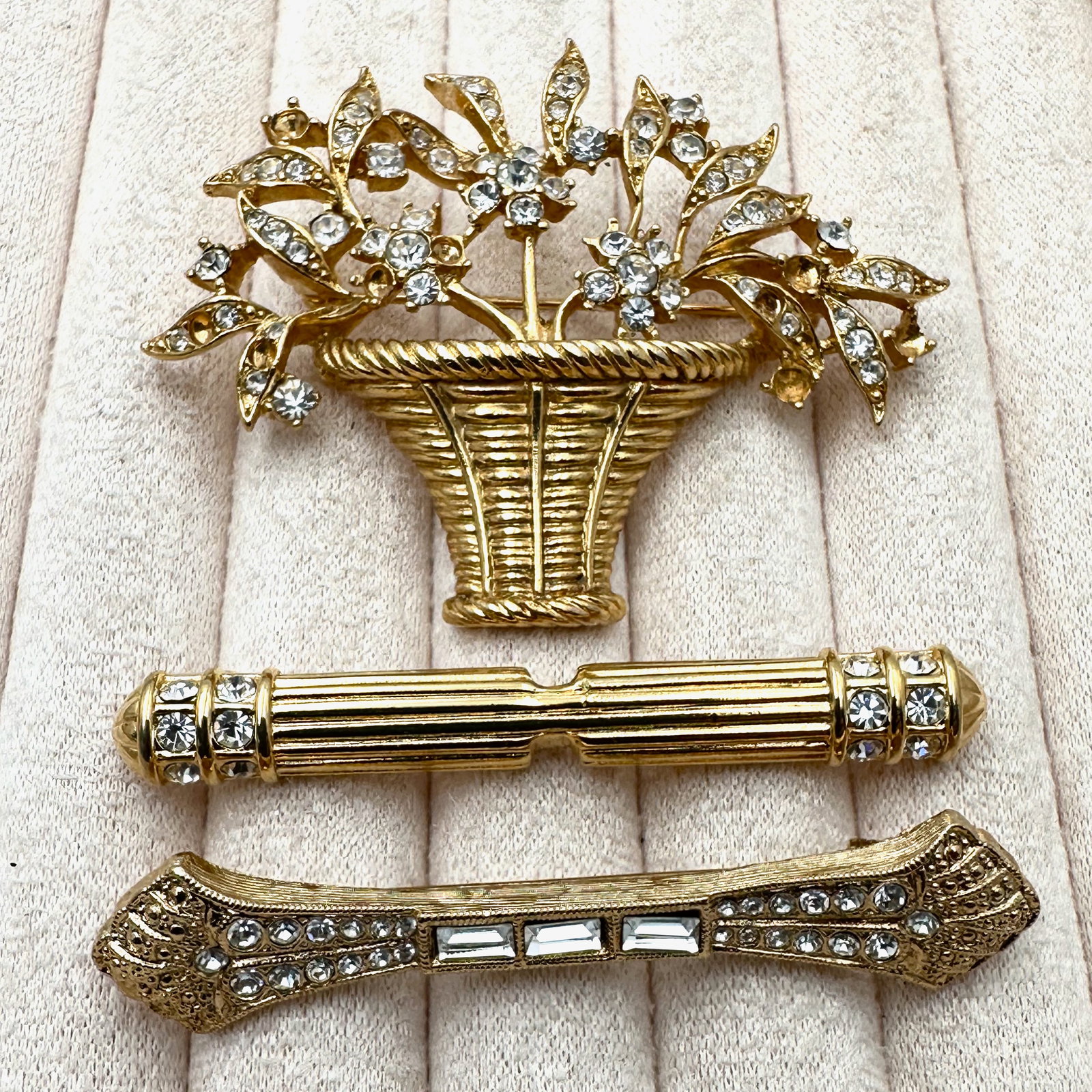 Vintage Group Lot of Gold Tone Clear Rhinestone Brooches Pins: Vintage Group Lot of Gold Tone Clear Rhinestone Brooches Pins