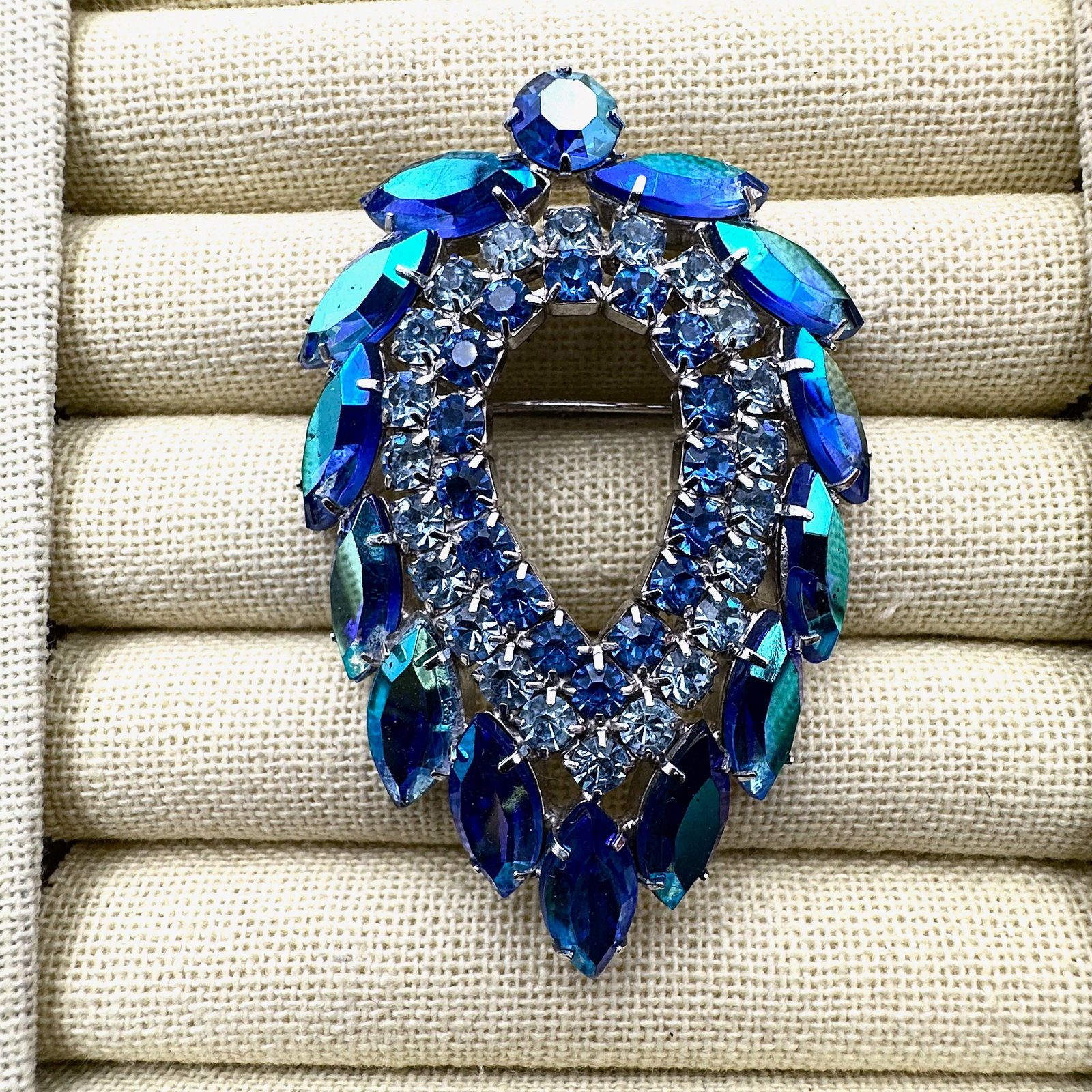 Vintage Blue Aurora Borealis Rhinestone Silver Tone Brooch Pin 2.5 Inch: Vintage Blue Aurora Borealis Rhinestone Silver Tone Brooch Pin 2.5 Inch