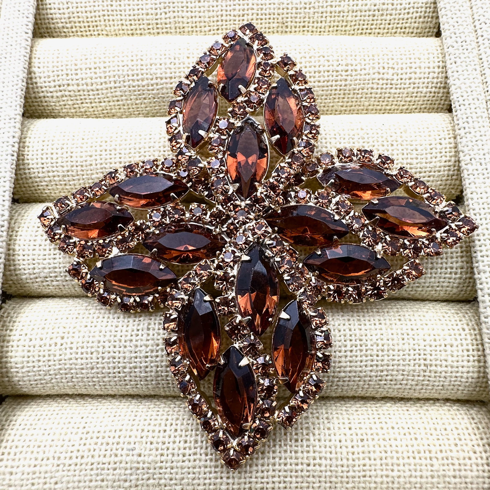 Vintage Roberta Chiarella Amber Glass Rhinestone Gold Tone Brooch Pin 2.25 Inch: Vintage Roberta Chiarella Amber Glass Rhinestone Gold Tone Brooch Pin 2.25 Inch