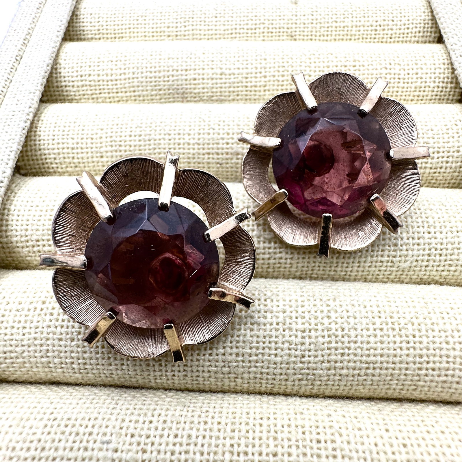 Vintage Star Purple Glass Stone Gold Tone Clip Earrings: Vintage Star Purple Glass Stone Gold Tone Clip Earrings