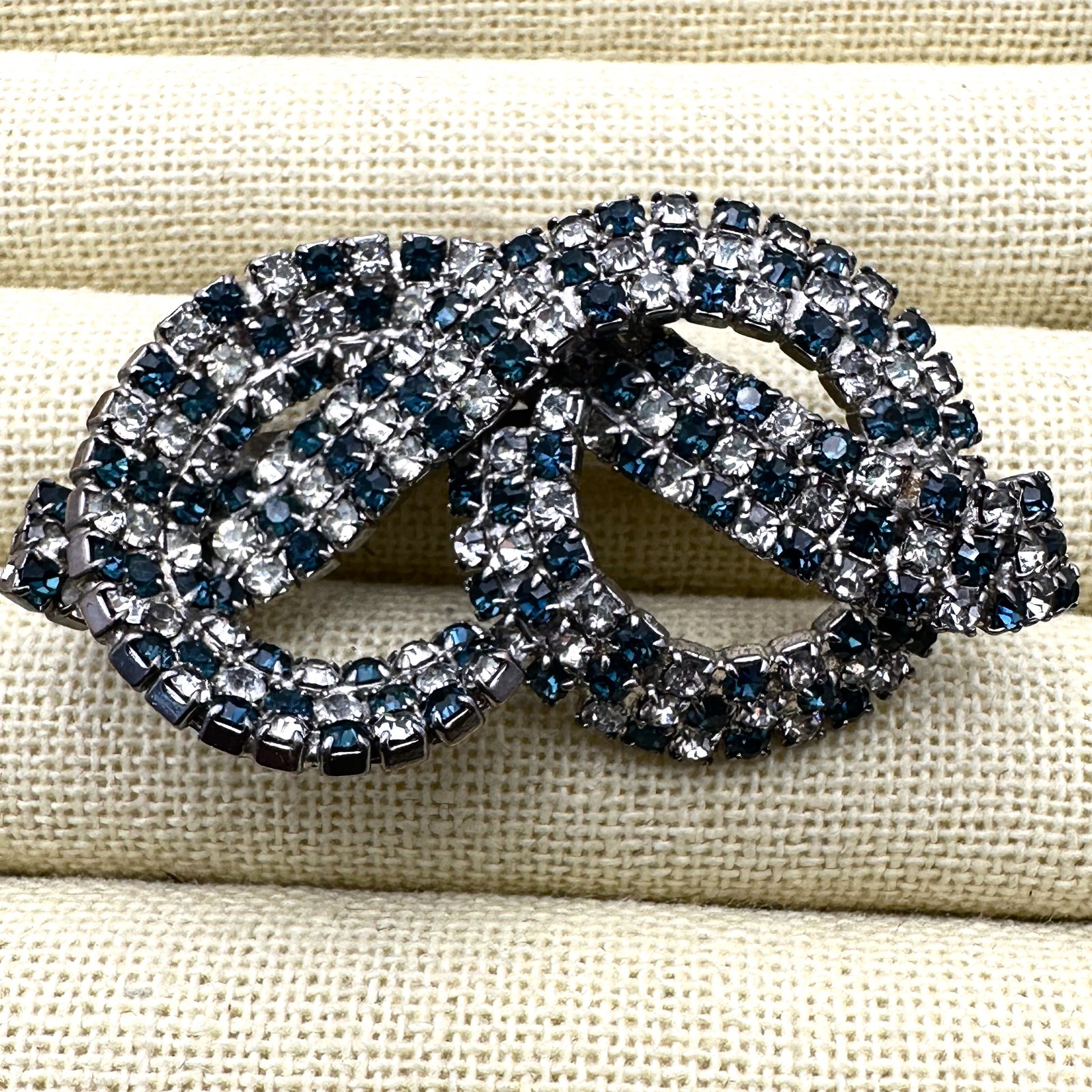Vintage Blue Clear Rhinestone Silver Tone Brooch Pin 2.25 Inch: Vintage Blue Clear Rhinestone Silver Tone Brooch Pin 2.25 Inch
