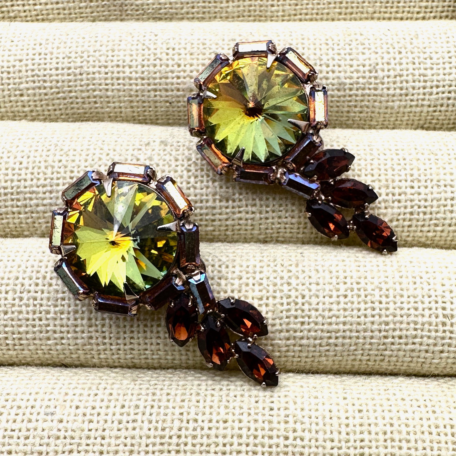 Vintage Rivoli Rhinestone Gold Tone Clip Earrings: Vintage Rivoli Rhinestone Gold Tone Clip Earrings
