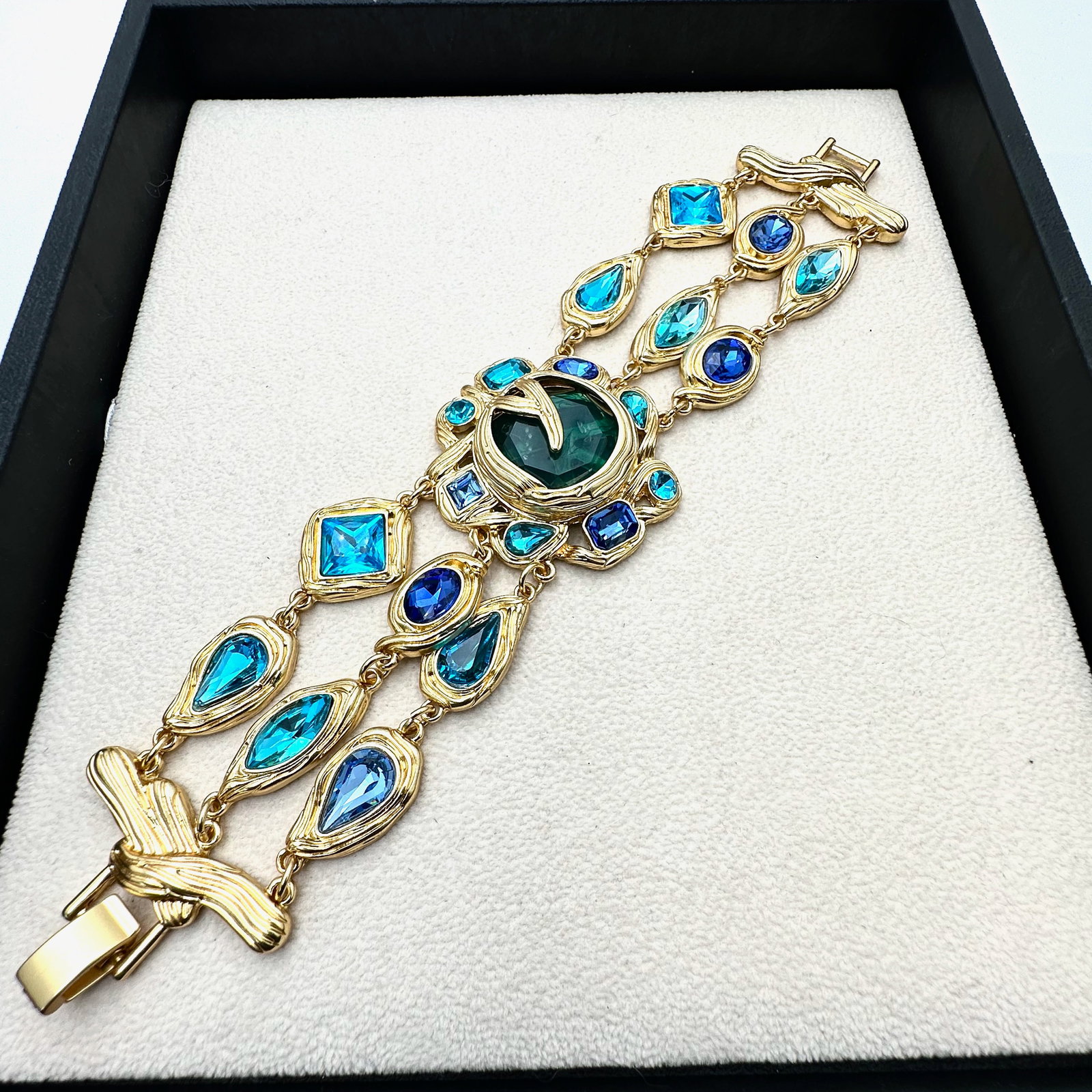 Aqua Blue Crystal Matte Gold Tone 8 Inch Bracelet Heavy Quality Made: Aqua Blue Crystal Matte Gold Tone 8 Inch Bracelet Heavy Quality Made