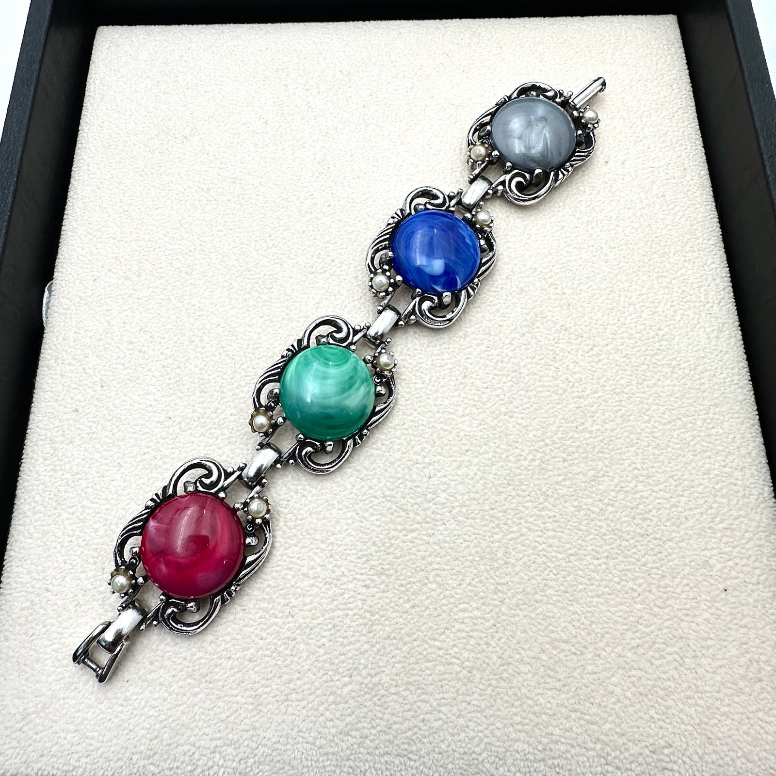 Vintage Multicolor Lucite Cabachon Silver Tone Wide Bracelet 7 Inch: Vintage Multicolor Lucite Cabachon Silver Tone Wide Bracelet 7 Inch