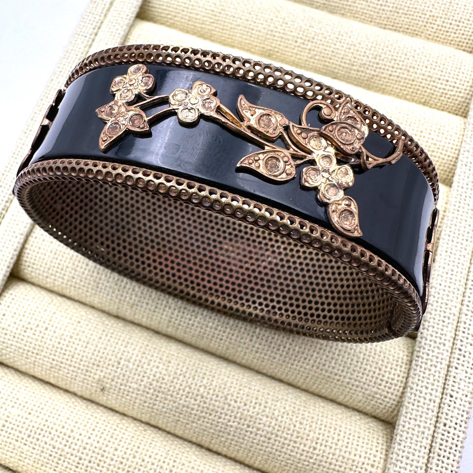 Antique Vintage Black Enamel Antiqued Gold Tone Hinged Bangle Bracelet 6.75 Inch (1 of 2)