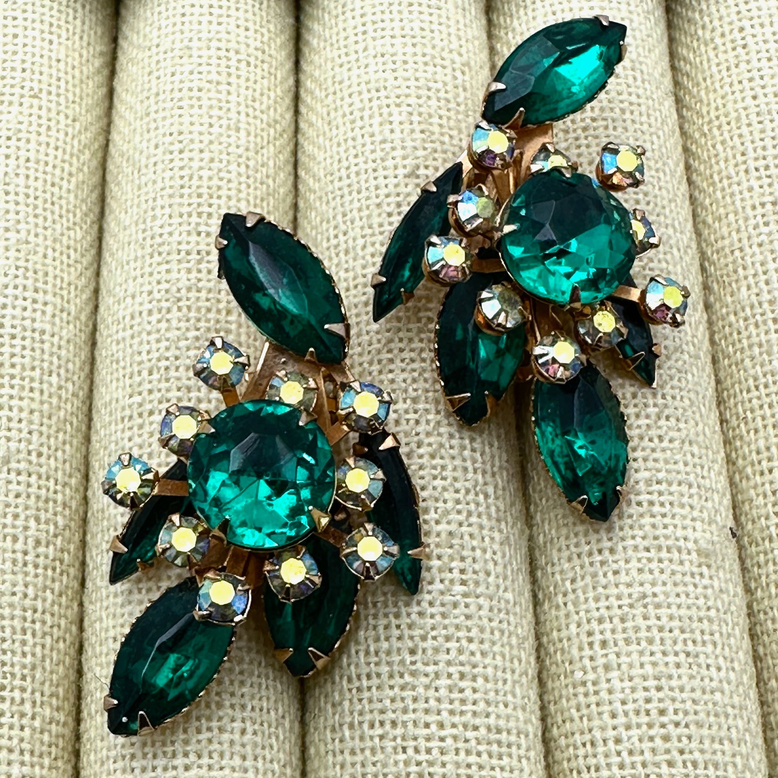 Vintage Beau Jewels Green Glass Rhinestone Gold Tone Clip Earrings (1 of 2)