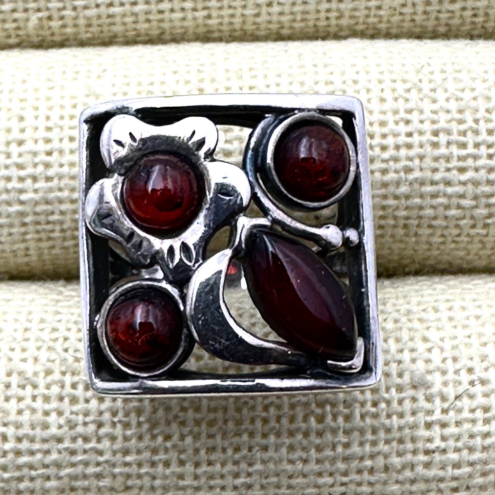 Amber Sterling Silver Ring Size 6 (1 of 2)