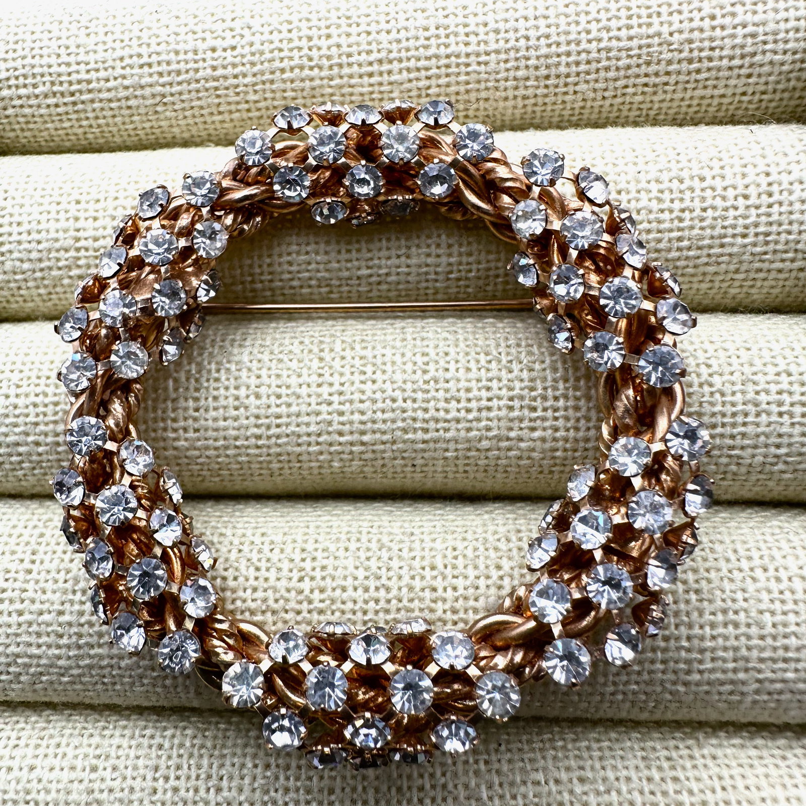 Vintage Clear Rhinestone Gold tone Wreath Brooch Pin Heavy Quality 2.5 Inch: Vintage Clear Rhinestone Gold tone Wreath Brooch Pin Heavy Quality 2.5 Inch