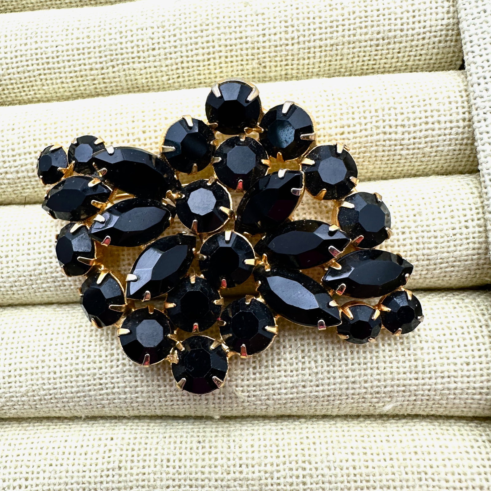 Black Glass Rhinestone Gold Tone Brooch Pin 2.5 Inch Unsigned: Black Glass Rhinestone Gold Tone Brooch Pin 2.5 Inch Unsigned