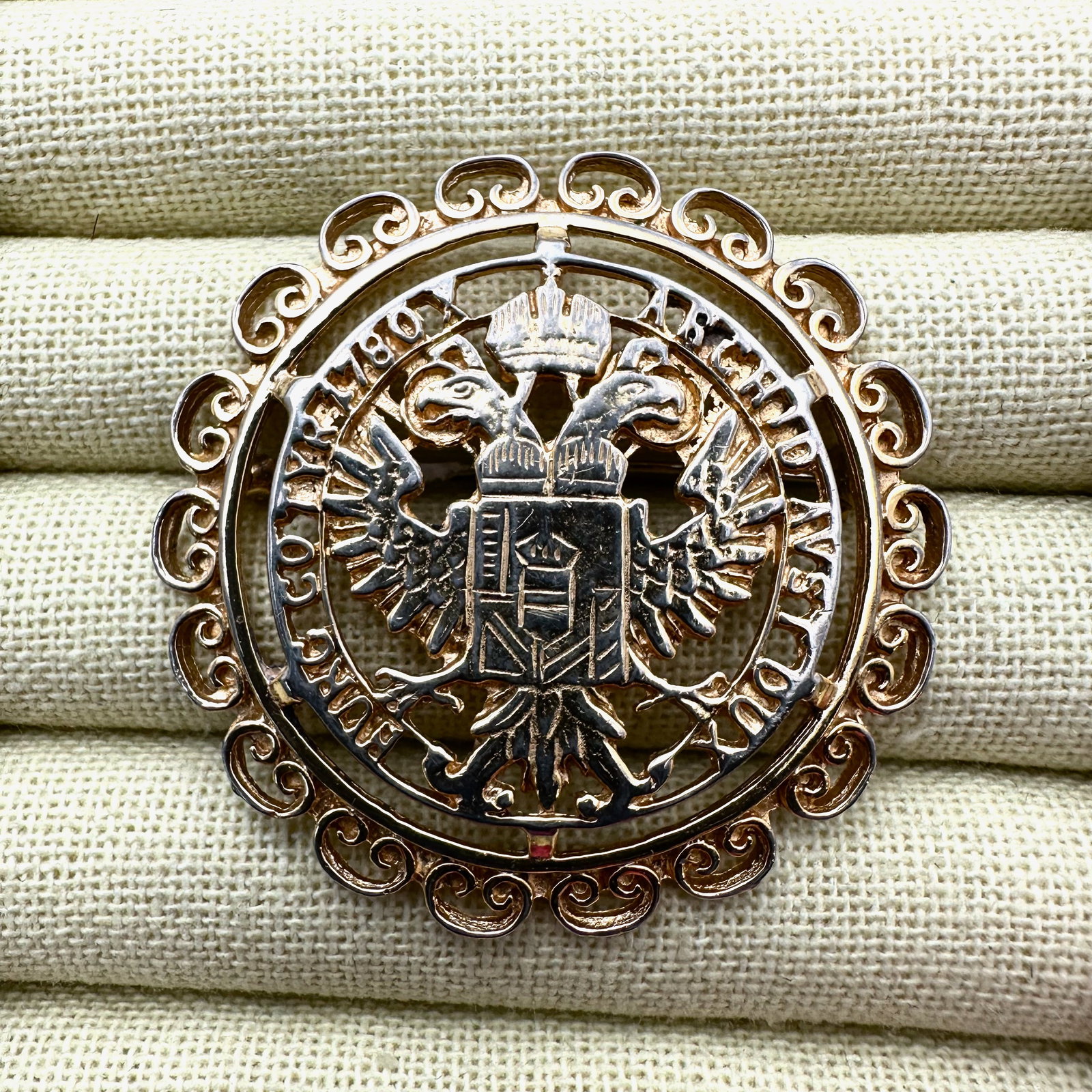 Vintage Accessocraft Gold Plated Brooch Pin 2.25 Inch: Vintage Accessocraft Gold Plated Brooch Pin 2.25 Inch