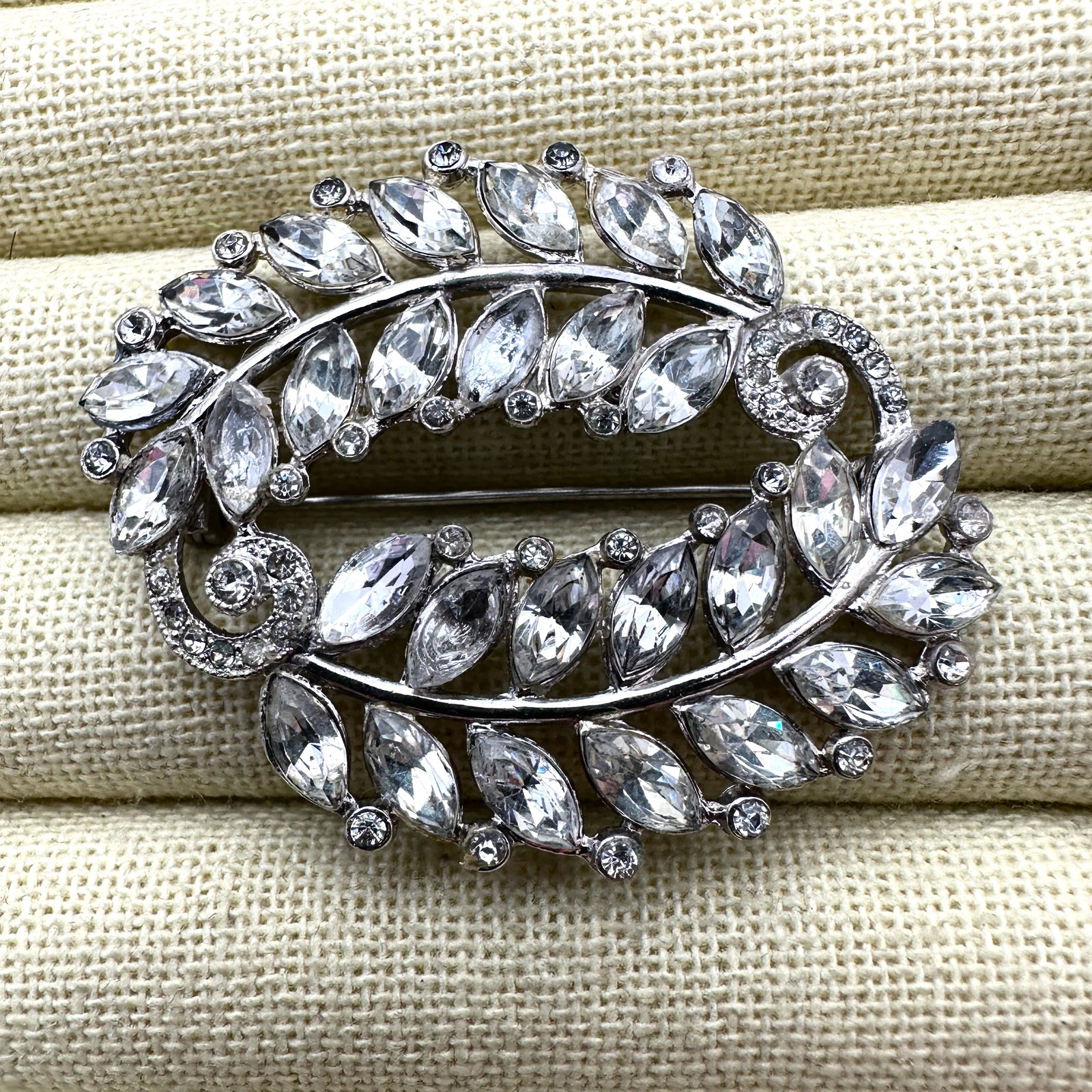 Vintage Weiss Co New York Clear Glass Rhinestone Silver Tone Brooch Pin 2.25 Inch: Vintage Weiss Co New York Clear Glass Rhinestone Silver Tone Brooch Pin 2.25 Inch