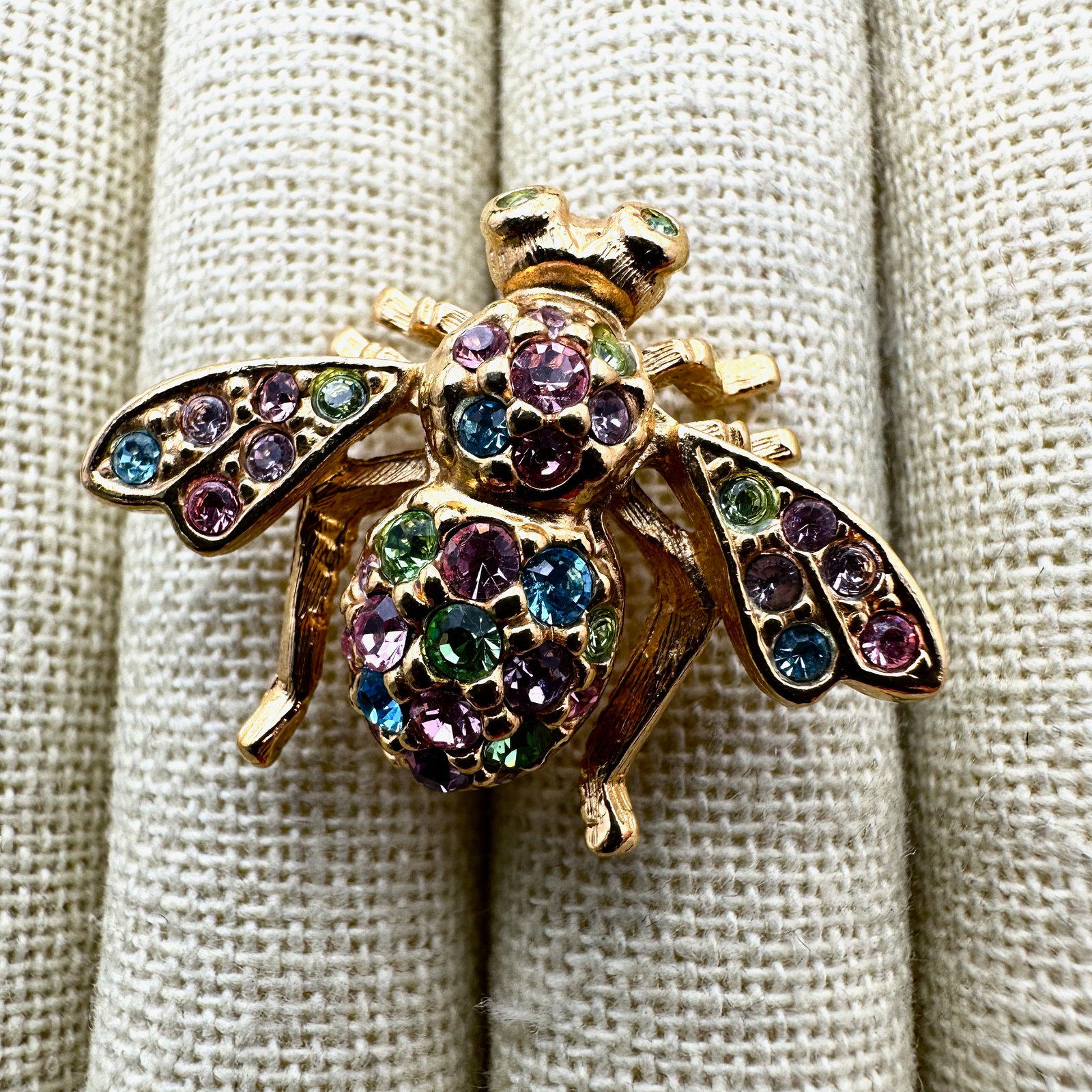 Vintage Joan Rivers Multicolor Gold Tone Bee Brooch Pin 1.5 Inch (1 of 2)