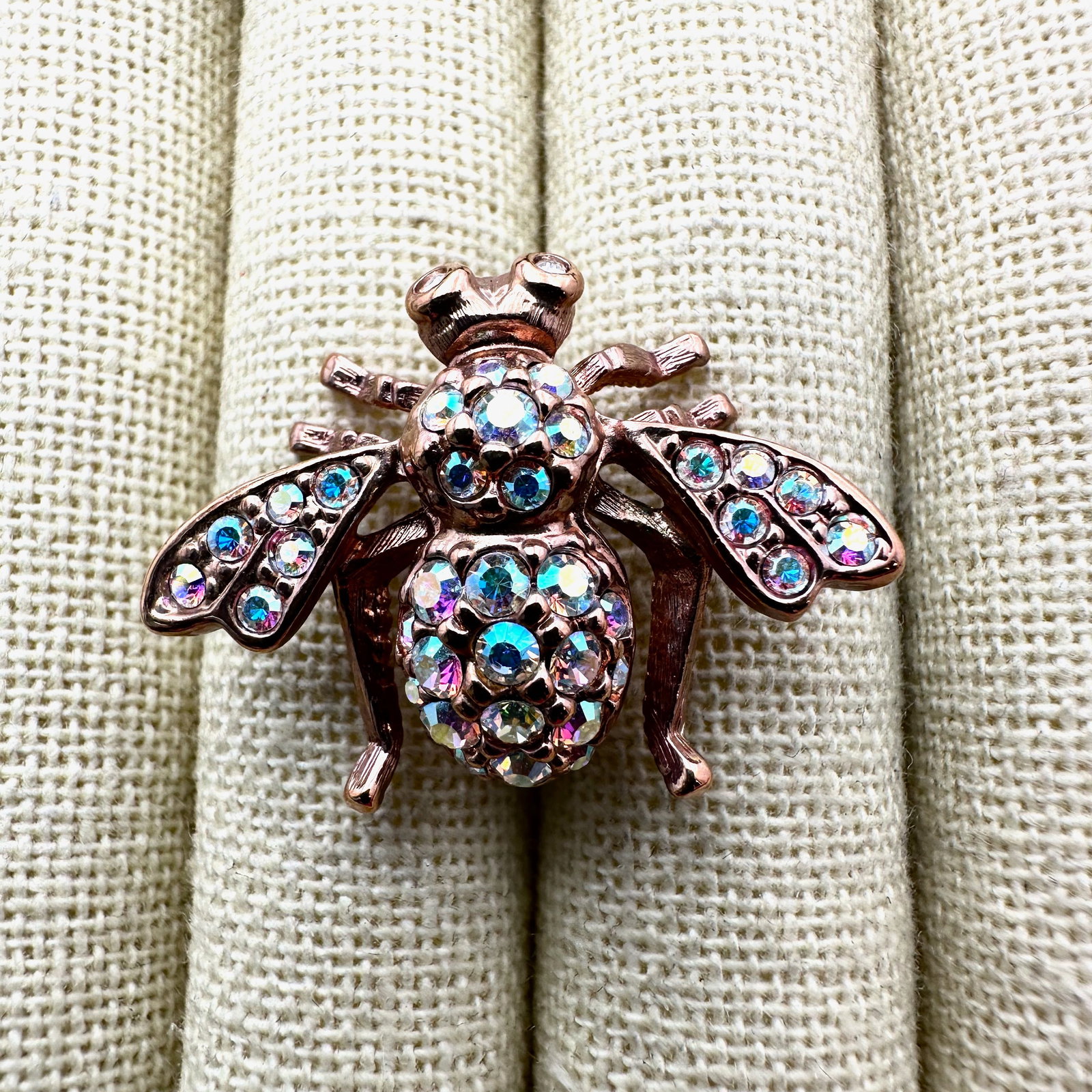 Vintage Joan Rivers Aurora Borealis Gold Tone Bee Brooch Pin 1.5 Inch (1 of 2)