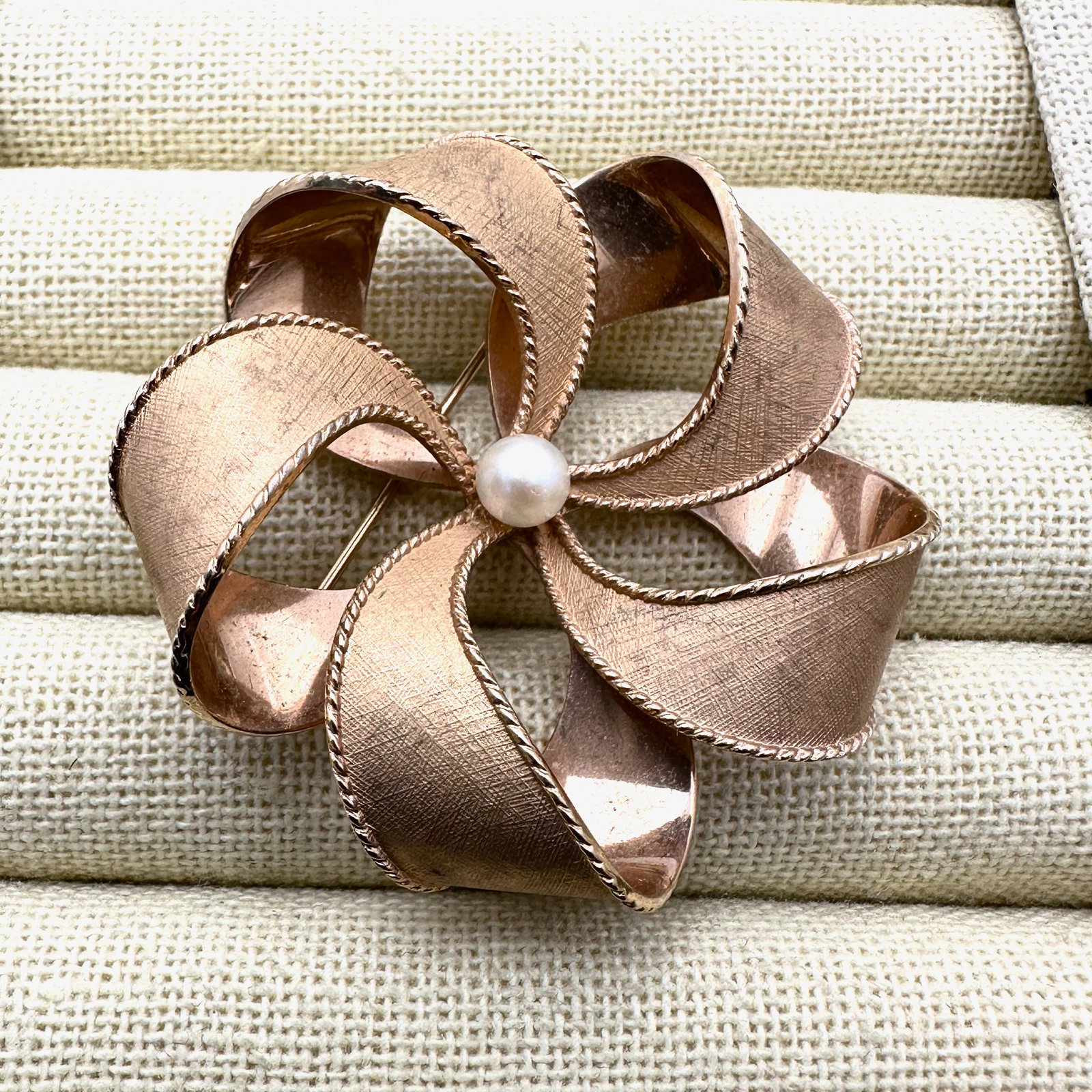 Vintage Danecraft Gold Filled Pearl Bow Brooch Pin 2 Inch (1 of 2)