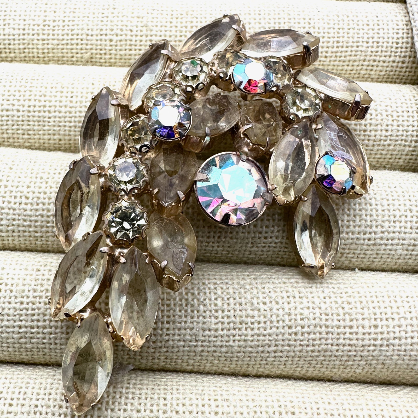 Vintage High End Unsigned Yellow Glass Rhinestone Gold Tone Brooch Pin 2.75 Inch: Vintage High End Unsigned Yellow Glass Rhinestone Gold Tone Brooch Pin 2.75 Inch