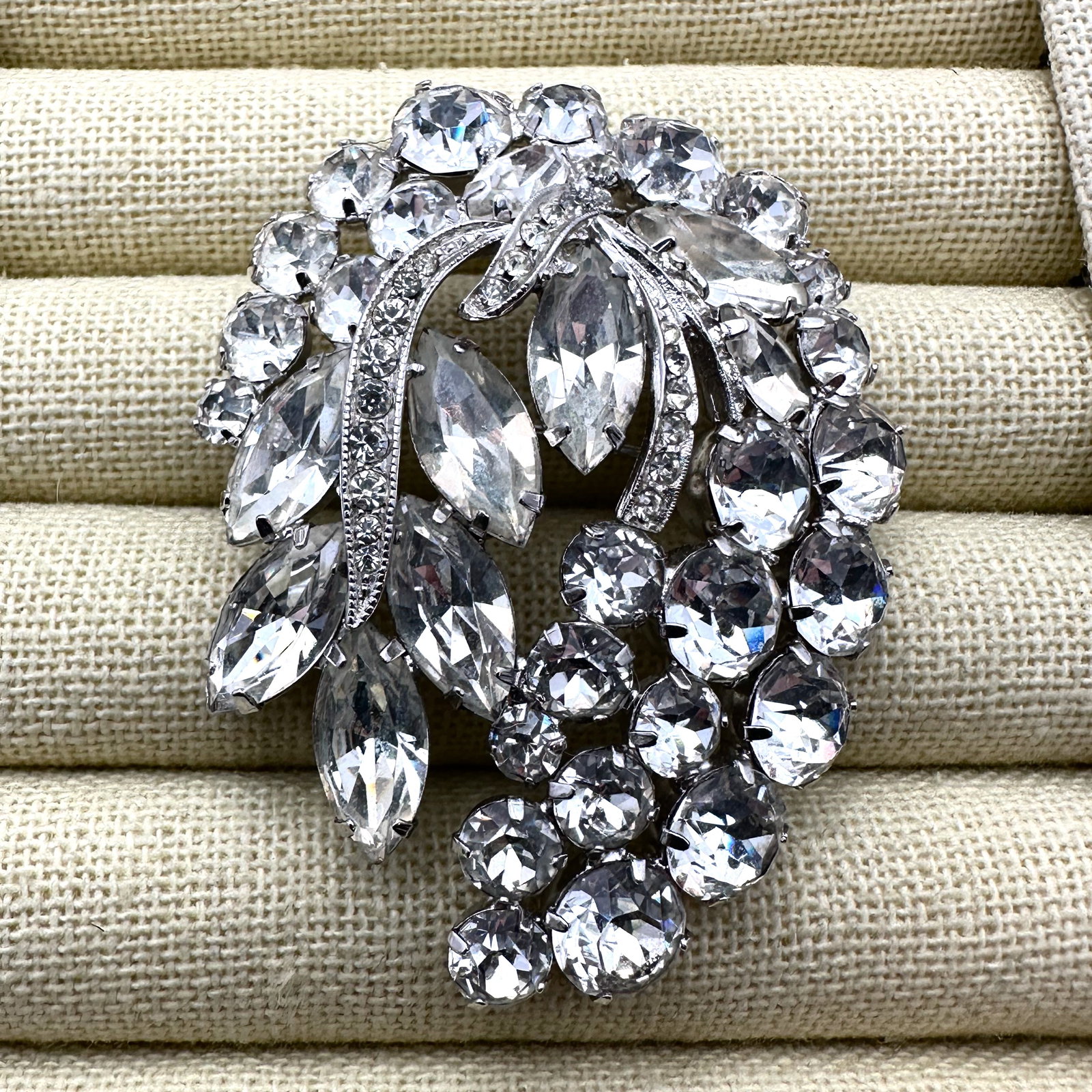 Vintage Weiss Clear Glass Rhinestone Silver Tone Brooch Pin 2.5 Inch Pristine Condition (1 of 2)