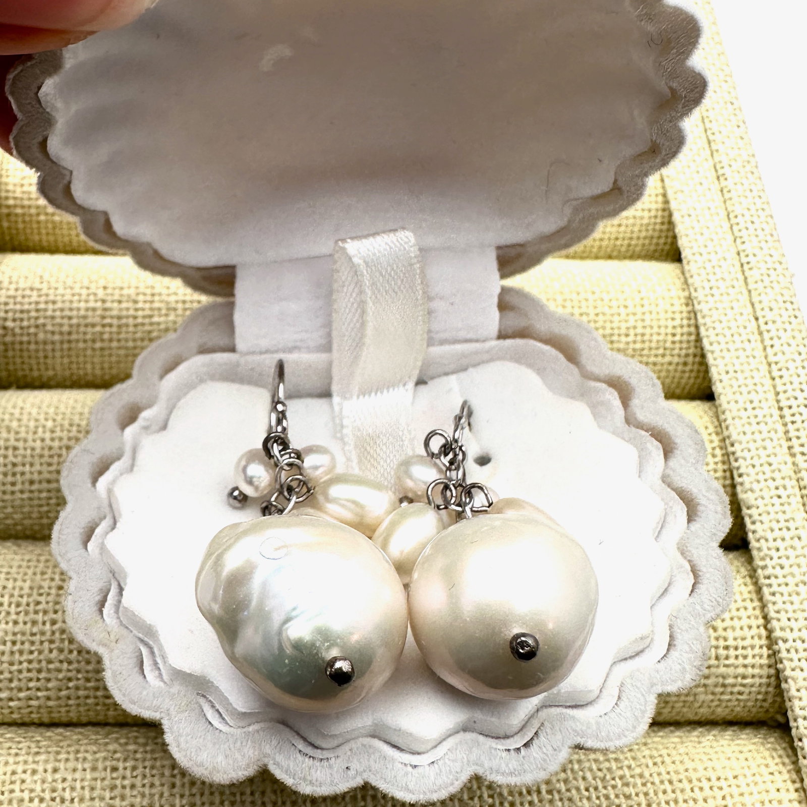 Ming Freshwater Pearl Sterling Silver Earrings Pierced Shell Box Included (1 of 2)