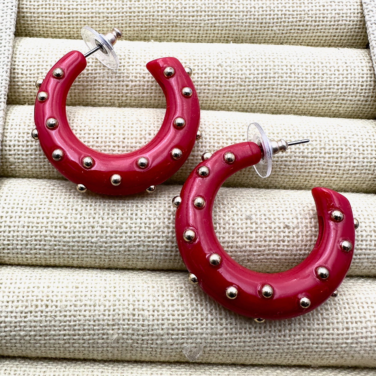 Vintage Kenneth Jay Lane Red Lucite Gold Tone Pierced Hoop Earrings 1.25 Inch: Vintage Kenneth Jay Lane Red Lucite Gold Tone Pierced Hoop Earrings 1.25 Inch
