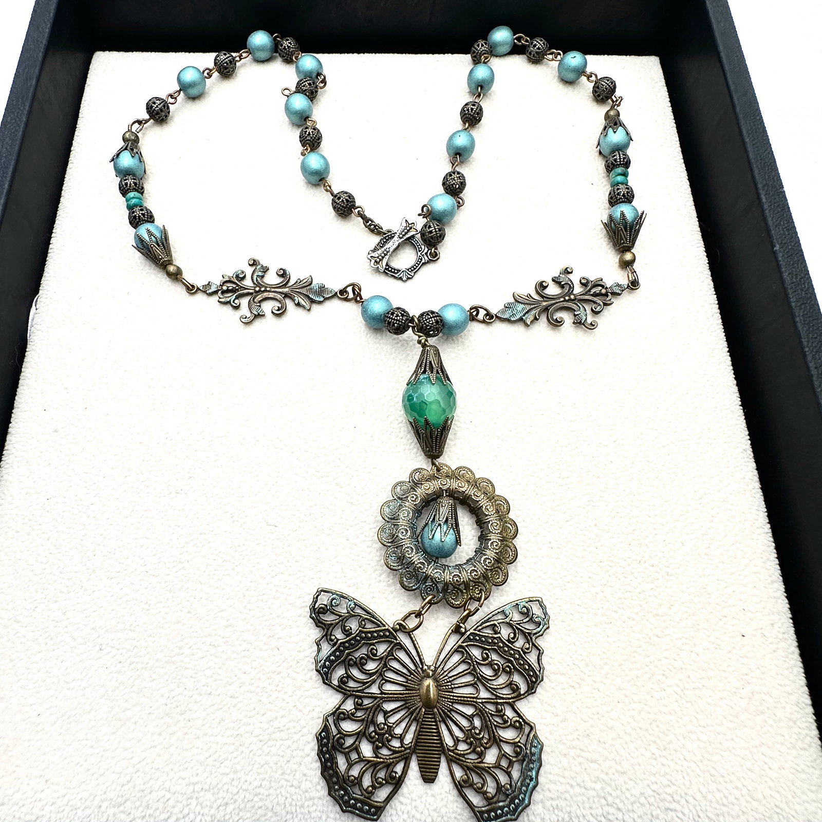 Antiqued Gold Tone Green Bead Butterfly Pendant Necklace 20 Inch Wearable Length (1 of 2)