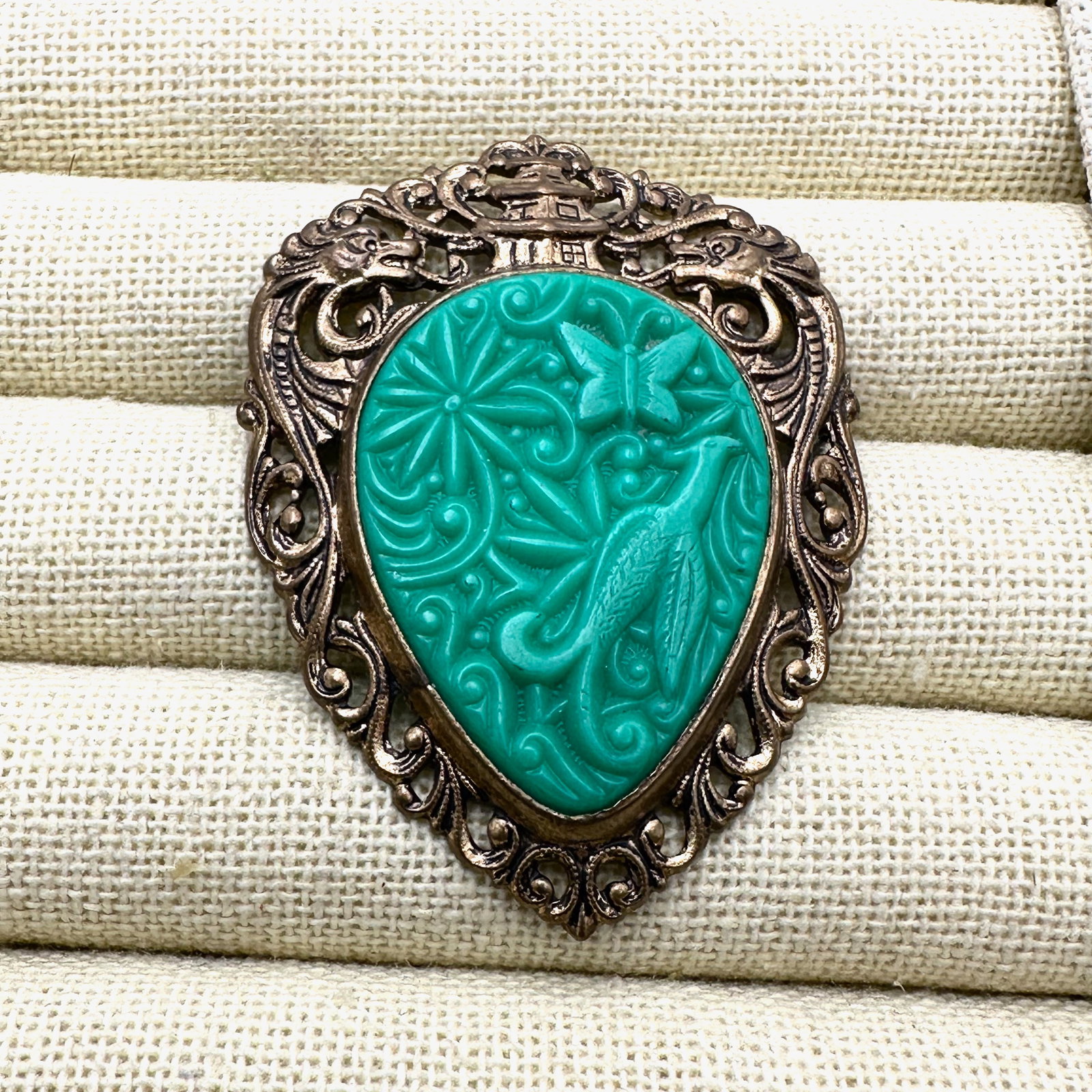 Vintage Faux Jade Antiqued Gold Tone Brooch Pin 2 Inch: Vintage Faux Jade Antiqued Gold Tone Brooch Pin 2 Inch