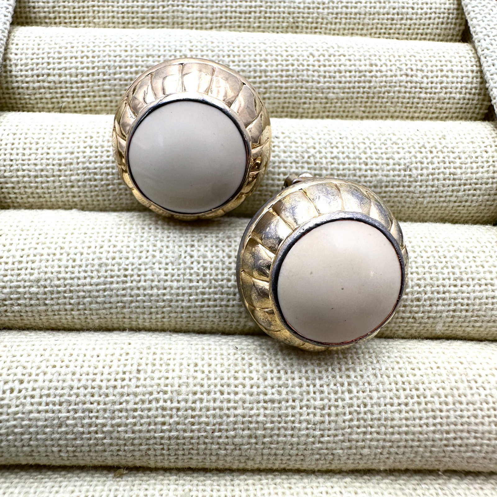 Vintage Givenchy Off White Cream Enamel Gold Tone Clip Earrings 1 Inch: Vintage Givenchy Off White Cream Enamel Gold Tone Clip Earrings 1 Inch