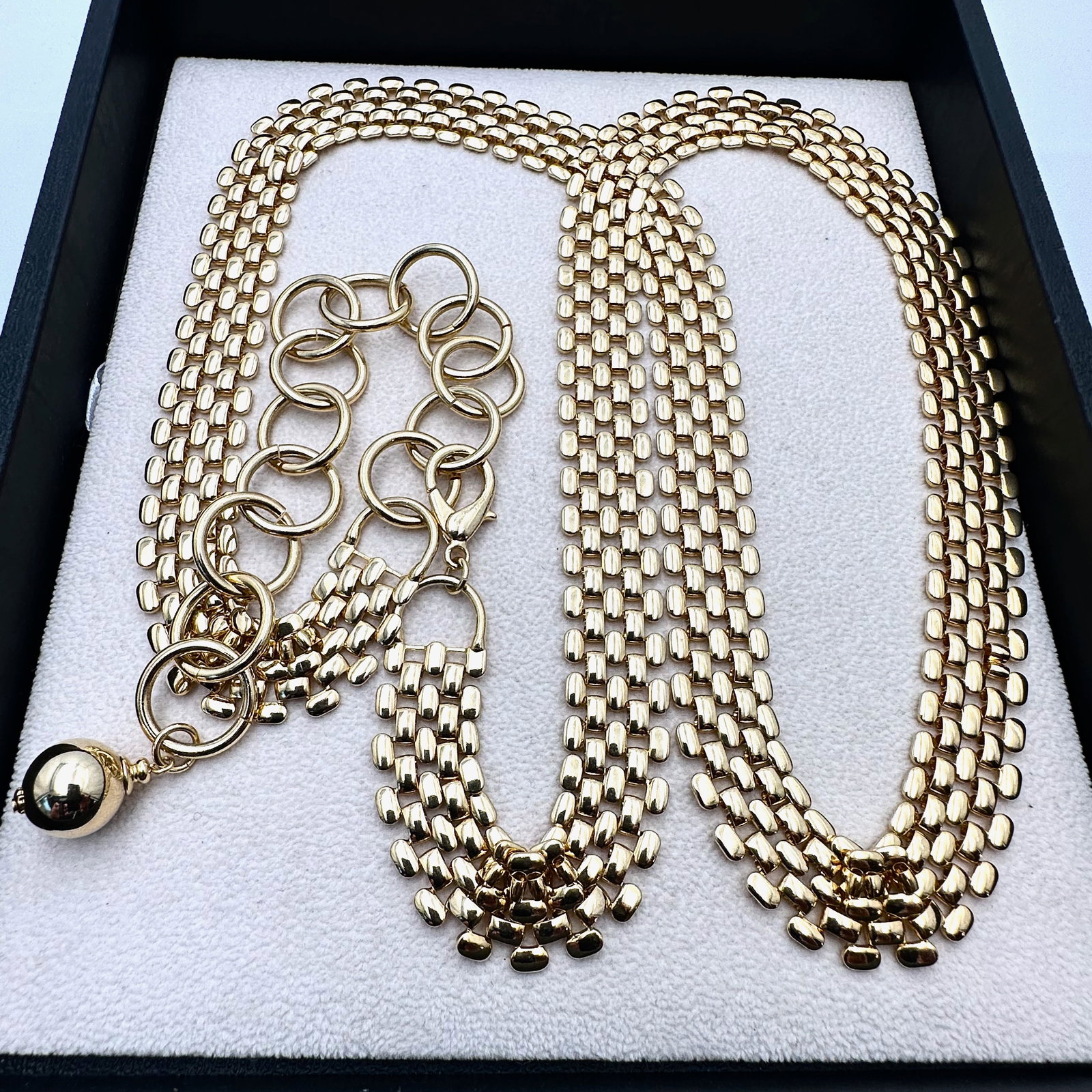 Vintage 38 Inch Gold Tone Mesh Design Belt Pristine Condition: Vintage 38 Inch Gold Tone Mesh Design Belt Pristine Condition