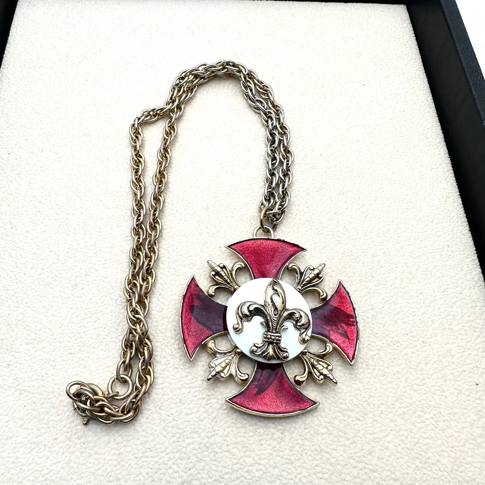 Vintage Coro Pegasus Red White Enamel Fleur De Lis Pendant Gold Tone Necklace (1 of 2)