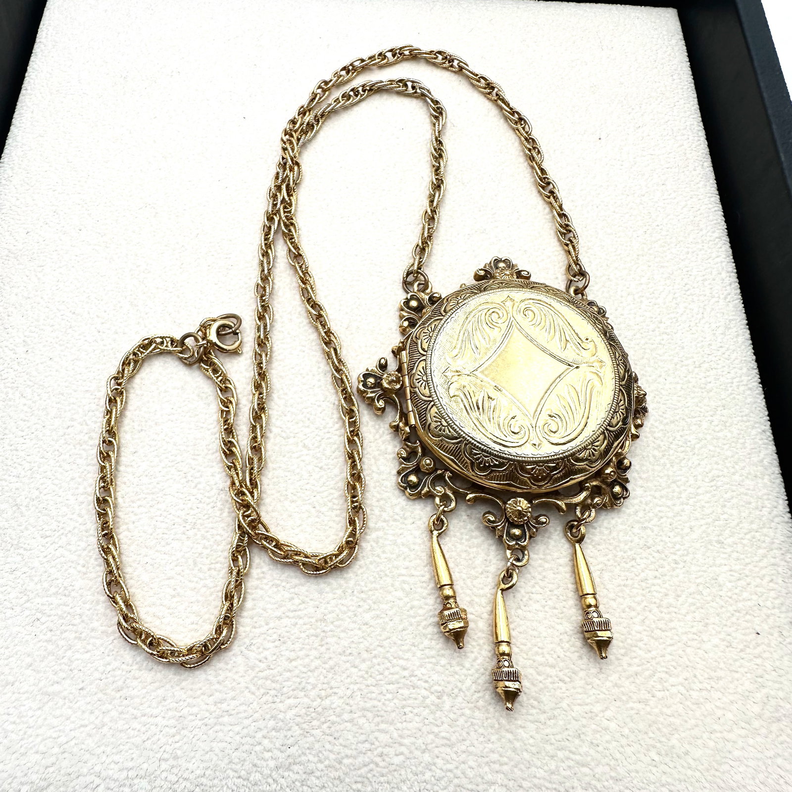 Vintage Florenza Gold Tone Picture Locket Necklace 22 Inch Wearable Length (1 of 3)